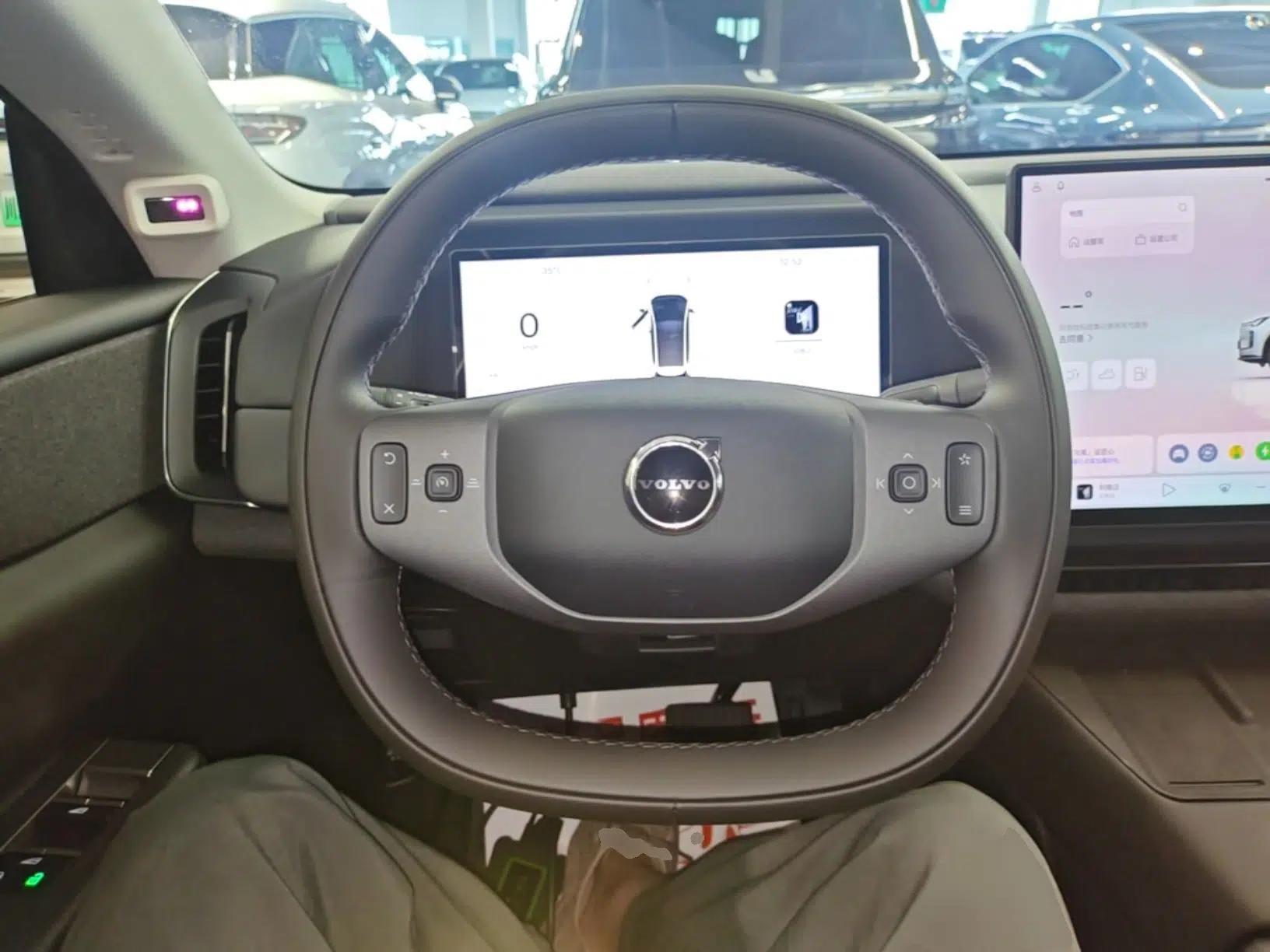 Volvo XC70 Plug-in Hybrid 2026 Model Four-Wheel Drive Long-Range Plus — миниатюра 13