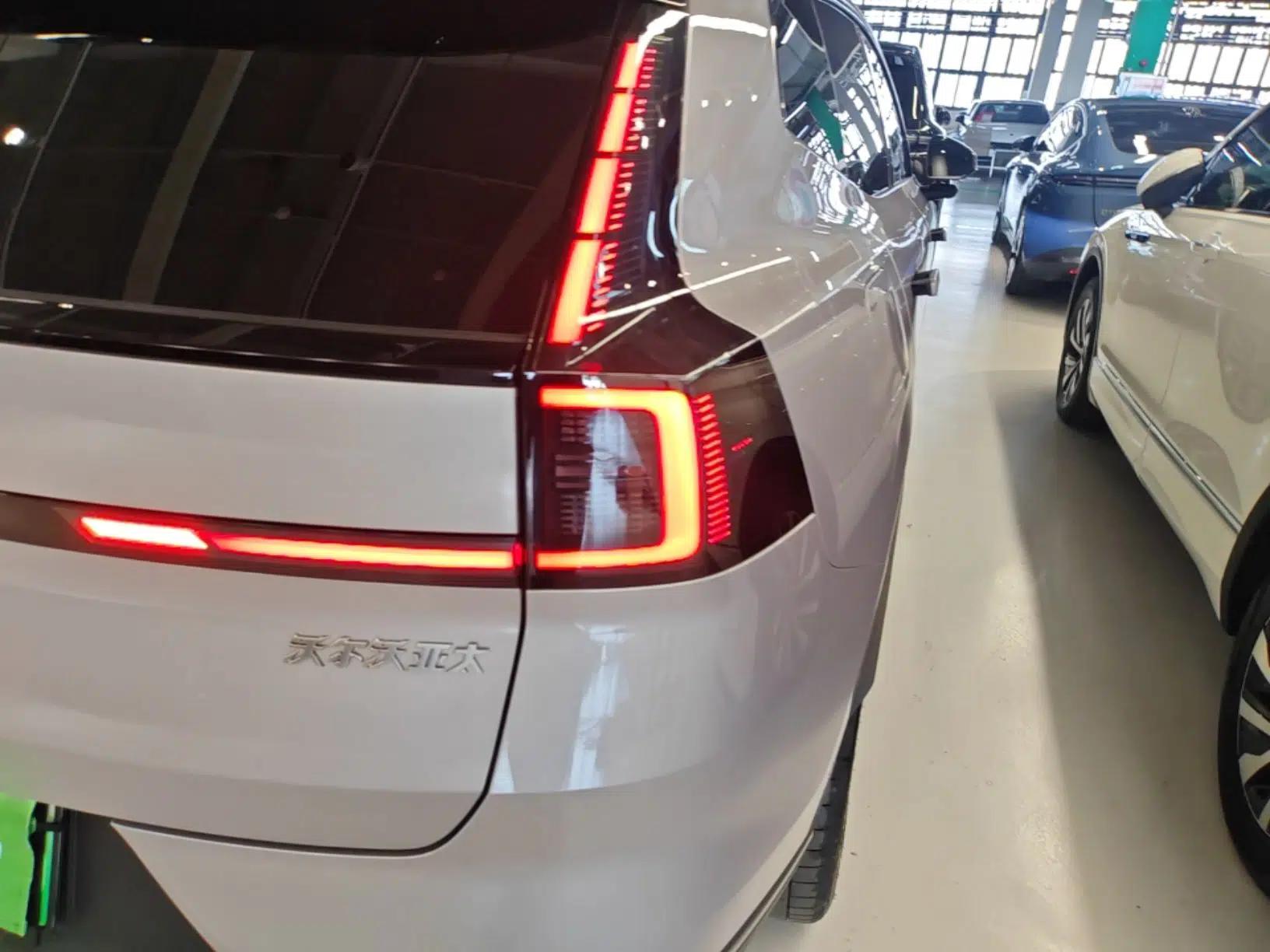 Volvo XC70 Plug-in Hybrid 2026 Model Four-Wheel Drive Long-Range Plus — миниатюра 9