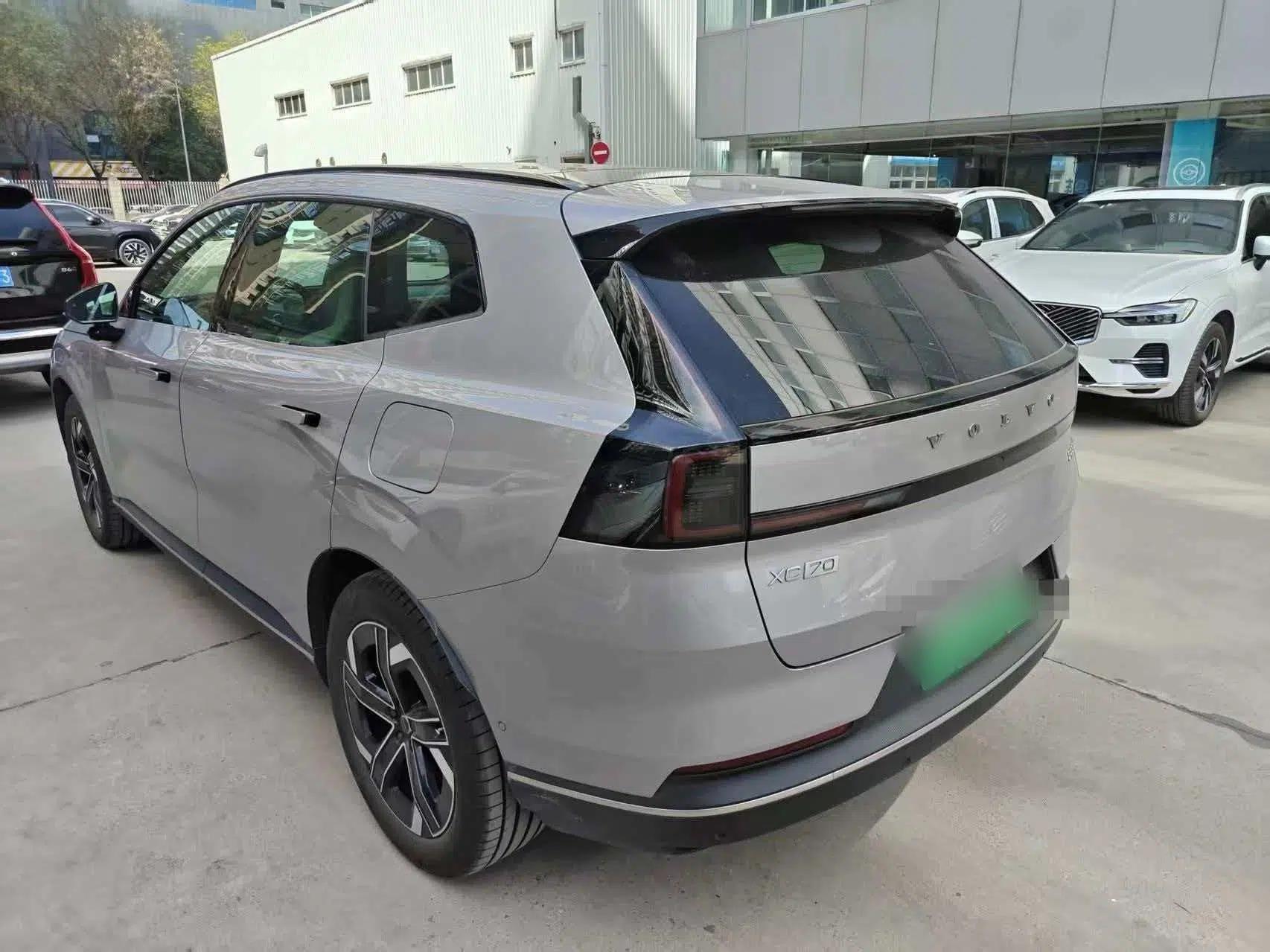 Volvo XC70 Plug-in Hybrid 2026 Model Two-Wheel Drive Long-Range Core — миниатюра 3