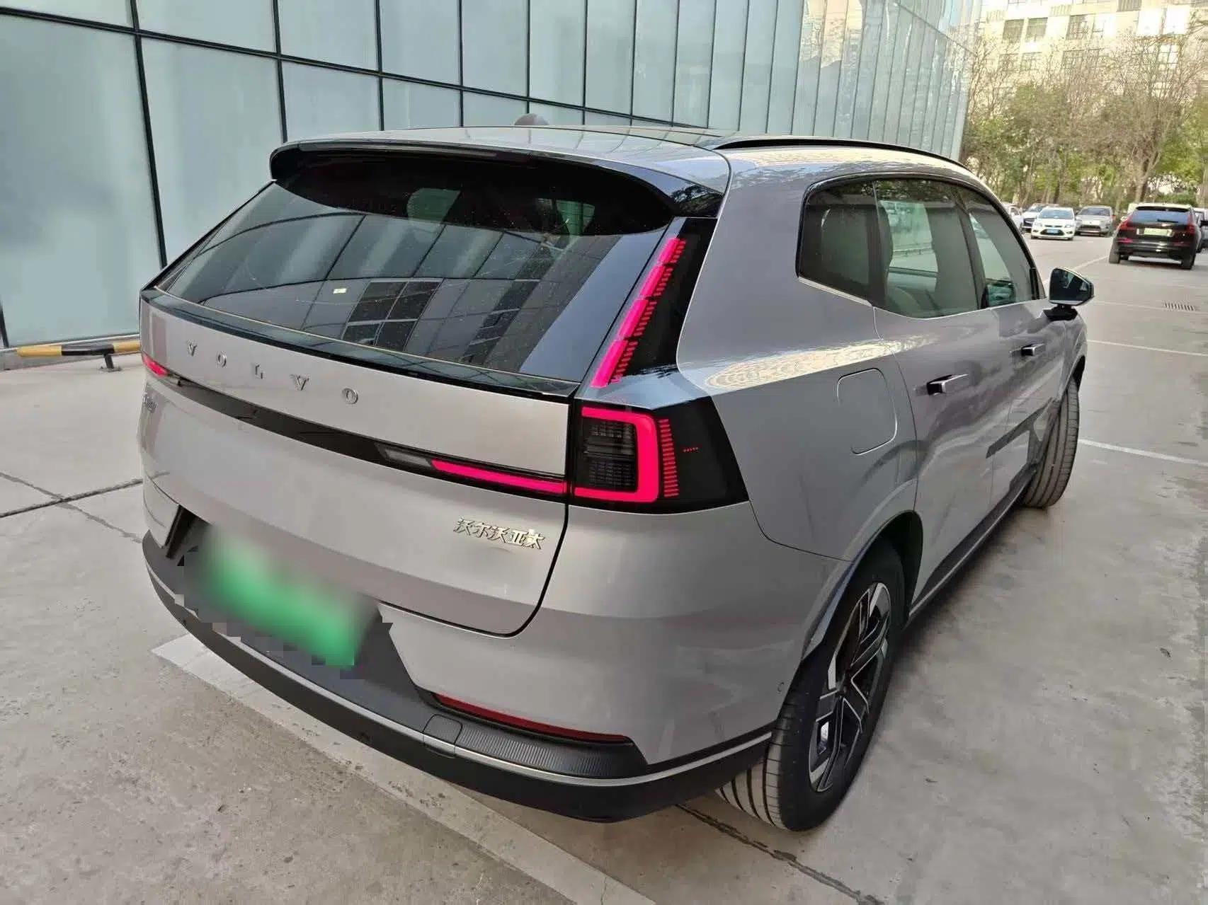 Volvo XC70 Plug-in Hybrid 2026 Model Two-Wheel Drive Long-Range Core — миниатюра 4