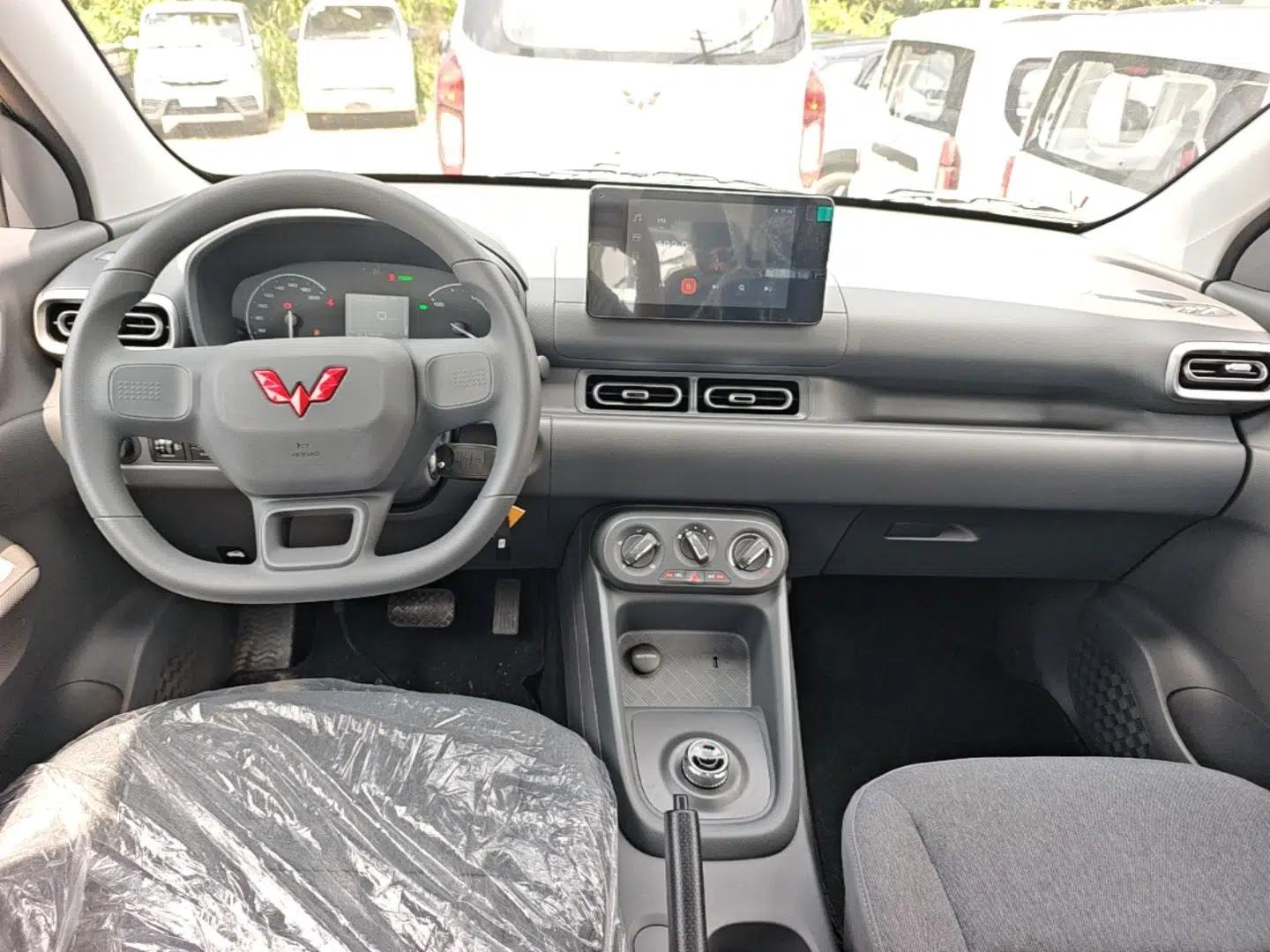 Wuling Hongguang New Energy 2025 Extended-Range Hybrid 50KM Comfort Version — миниатюра 12