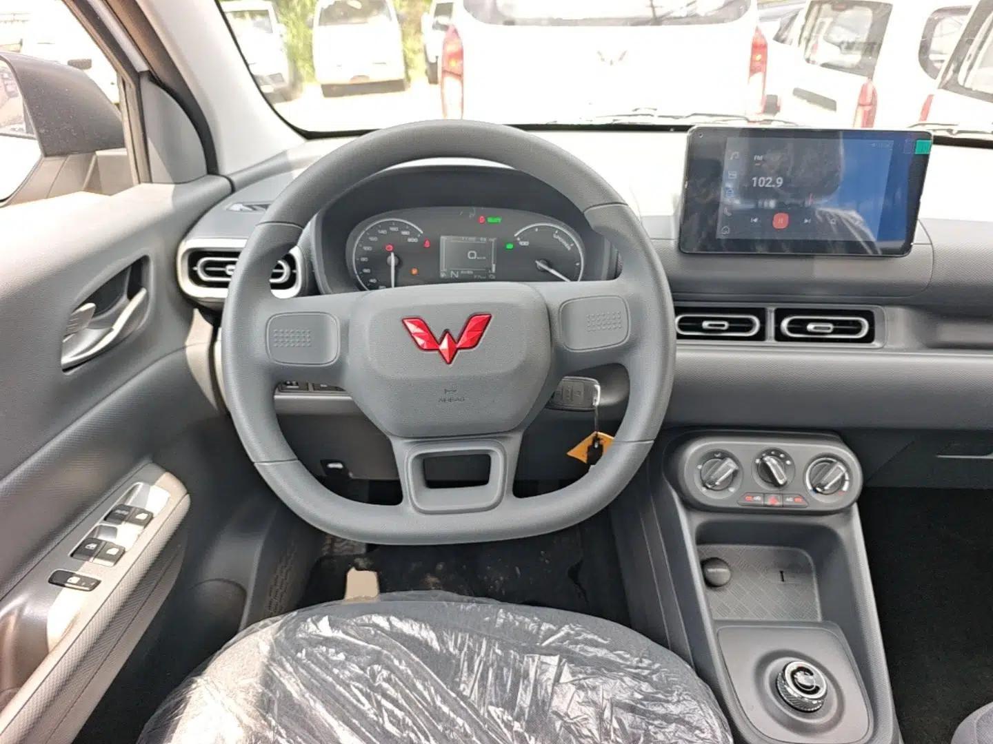 Wuling Hongguang New Energy 2025 Extended-Range Hybrid 50KM Comfort Version — миниатюра 13