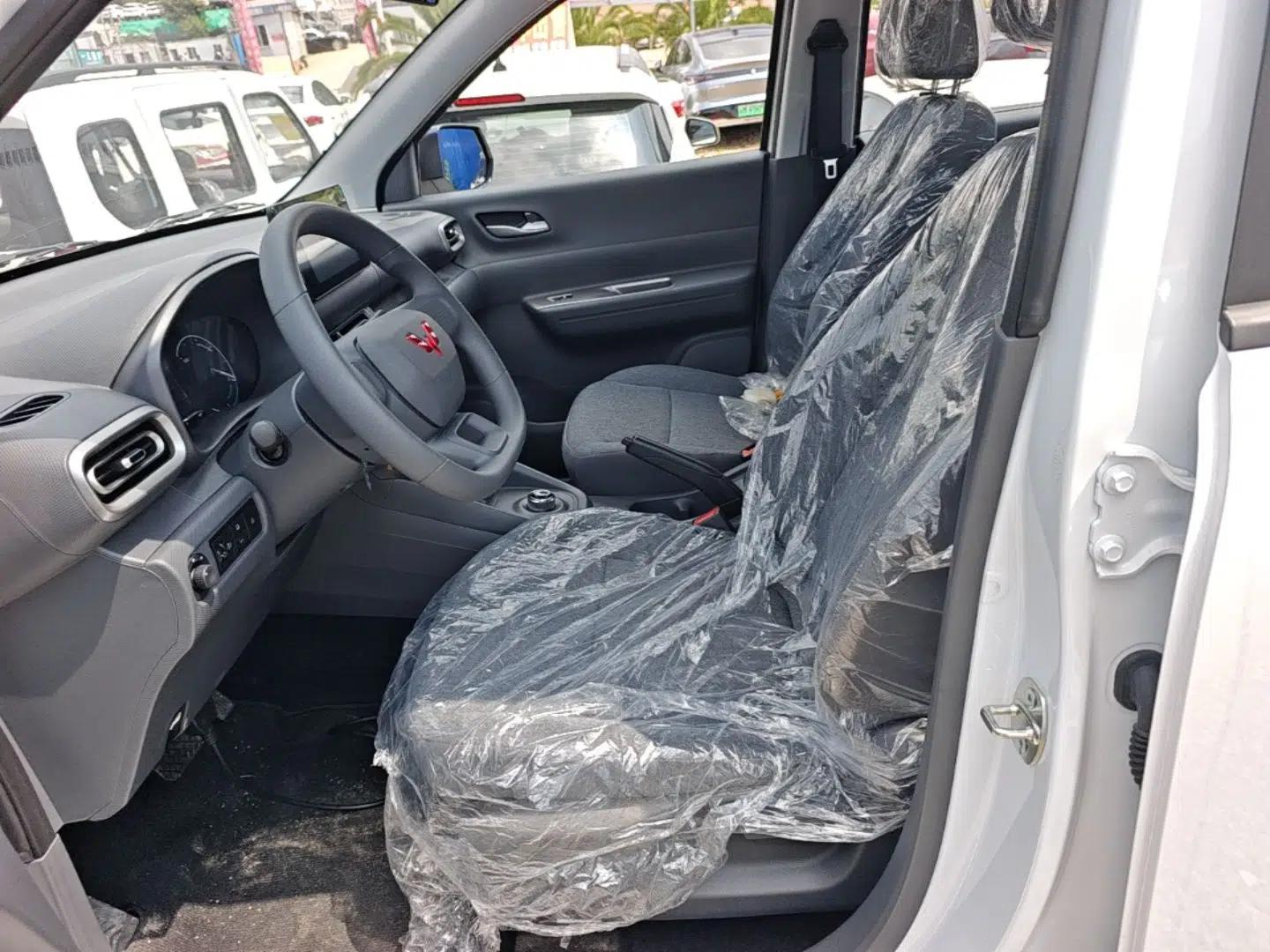 Wuling Hongguang New Energy 2025 Extended-Range Hybrid 50KM Comfort Version — миниатюра 17