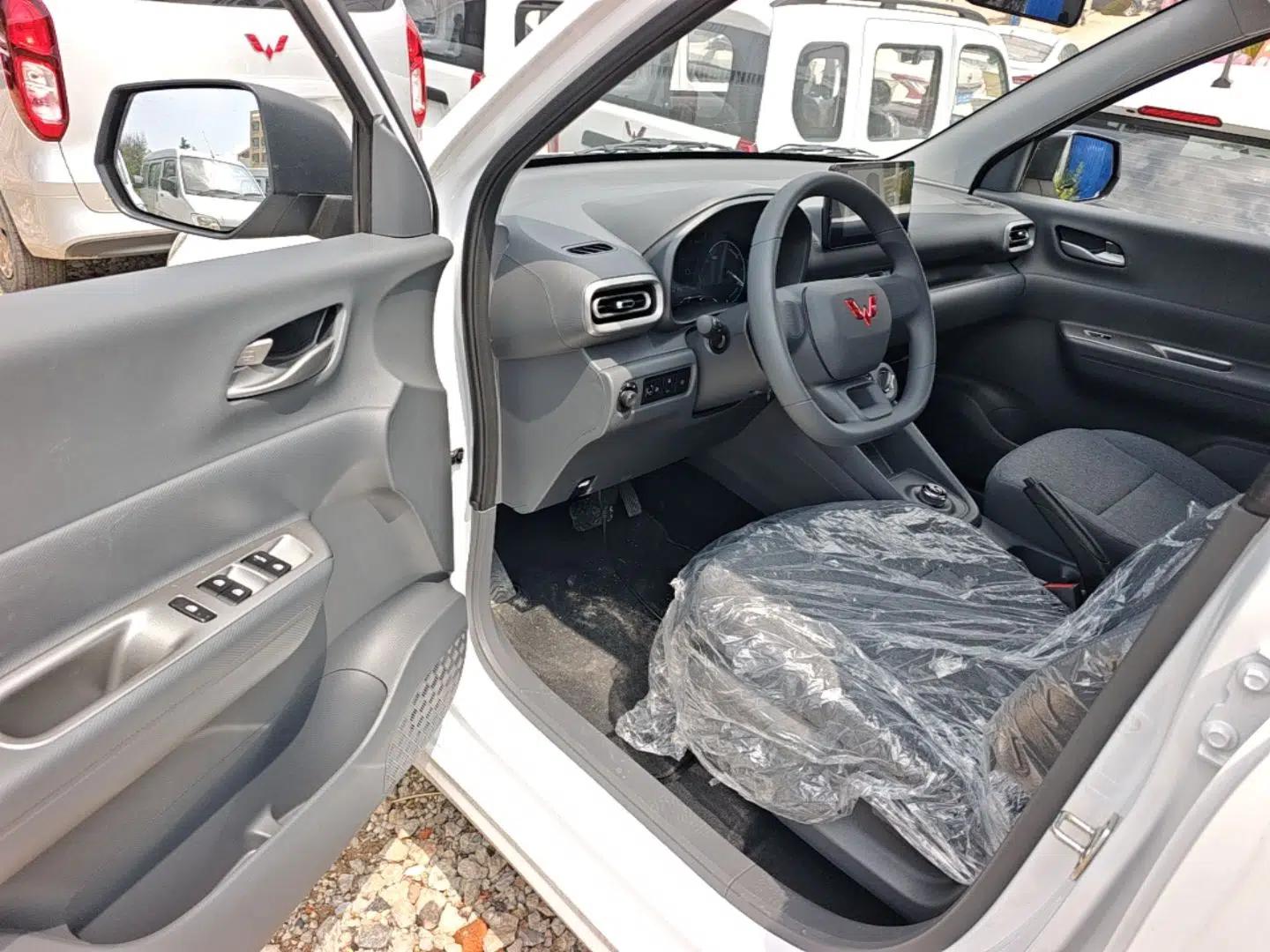 Wuling Hongguang New Energy 2025 Extended-Range Hybrid 50KM Comfort Version — миниатюра 18