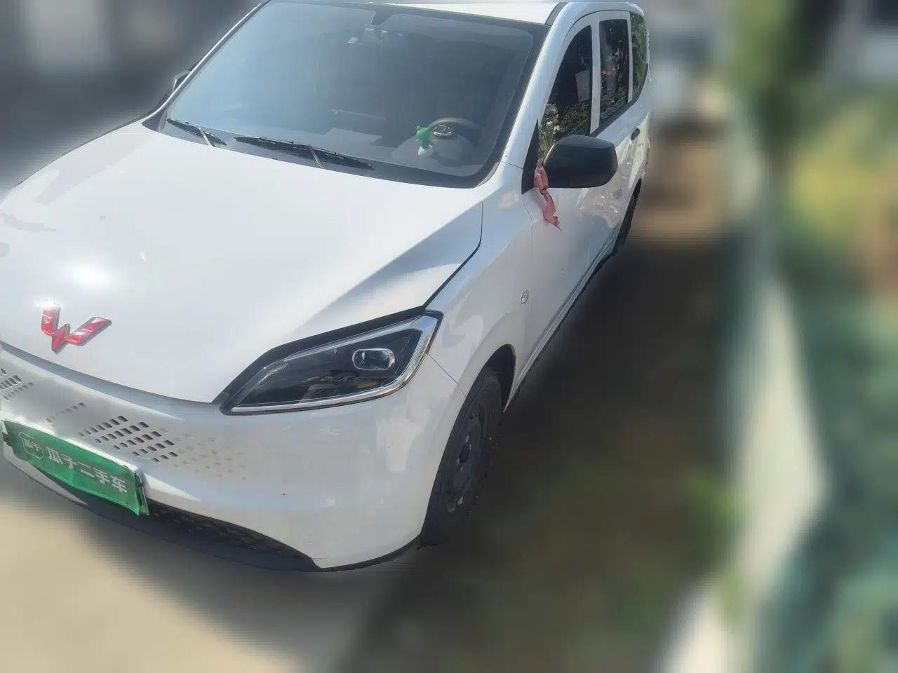 Wuling Hongguang New Energy 2025 Extended-Range Hybrid 50 km Standard Version — миниатюра 1