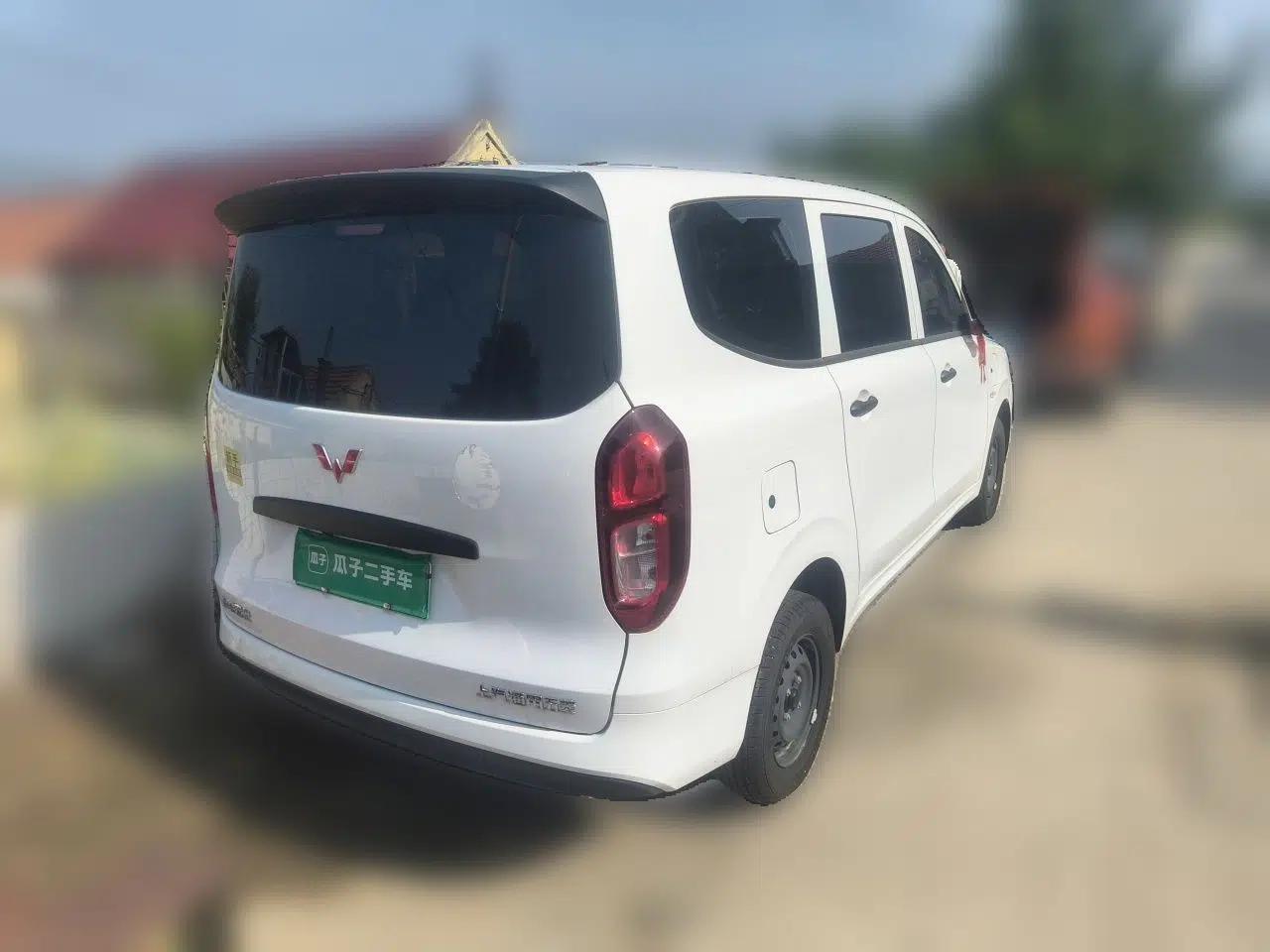 Wuling Hongguang New Energy 2025 Extended-Range Hybrid 50 km Standard Version — миниатюра 6