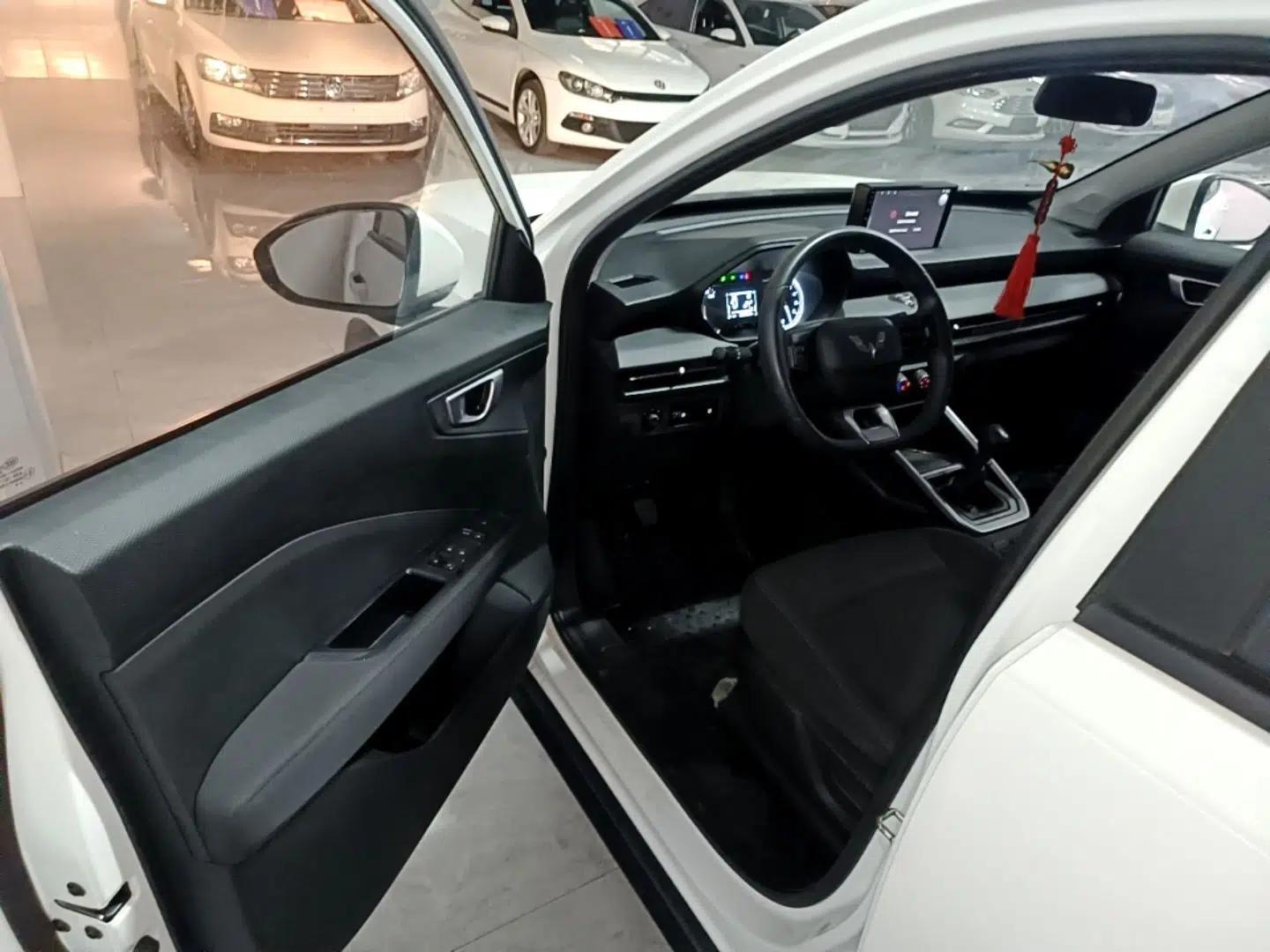 Wuling Alvez 2022 1.5L Manual Free-Style Model — миниатюра 18
