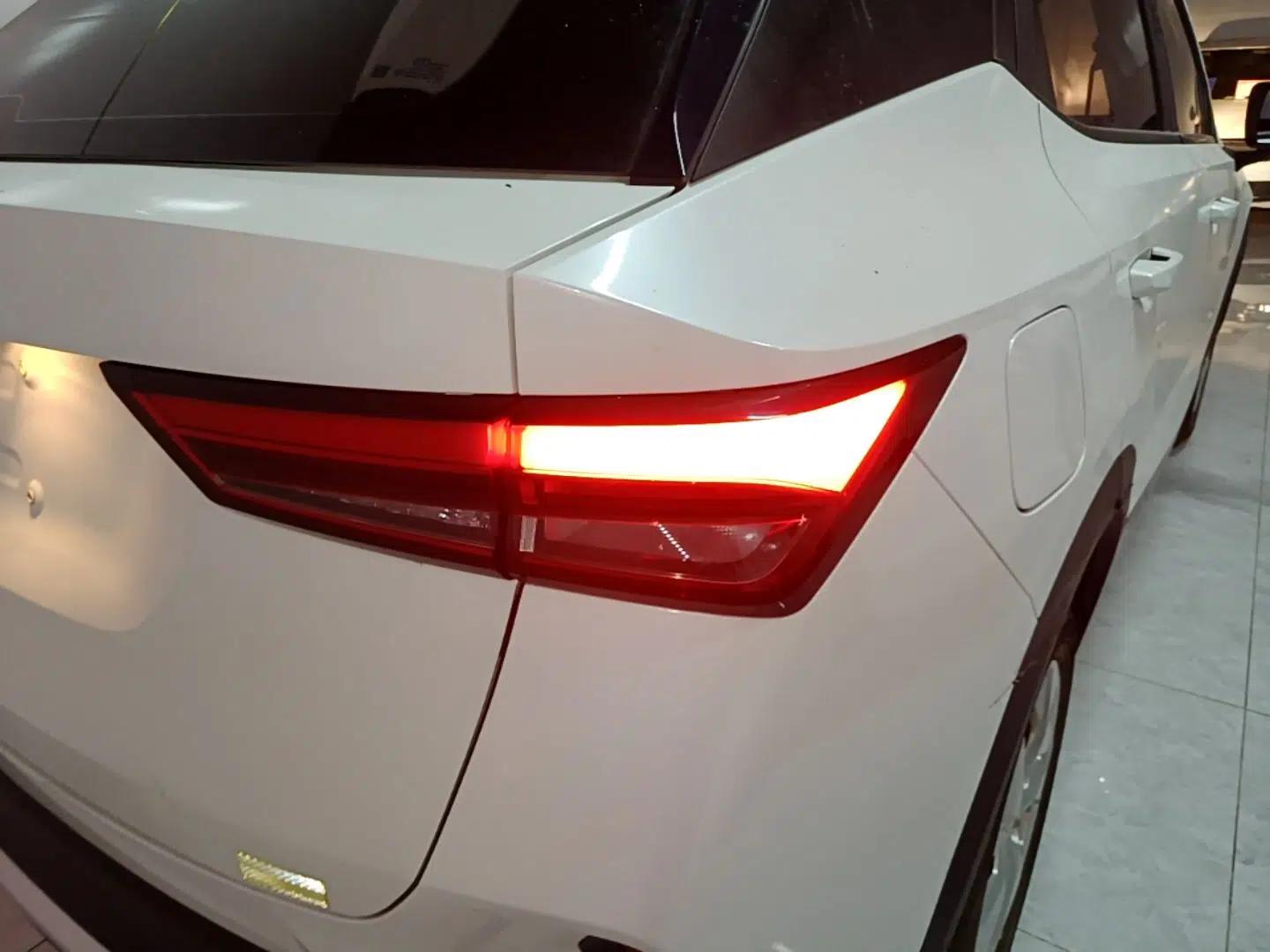Wuling Alvez 2022 1.5L Manual Free-Style Model — миниатюра 9