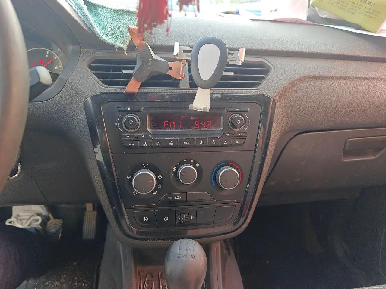 Wuling Zhiguang V 2017 1.2L Standard Version I LMH — миниатюра 13