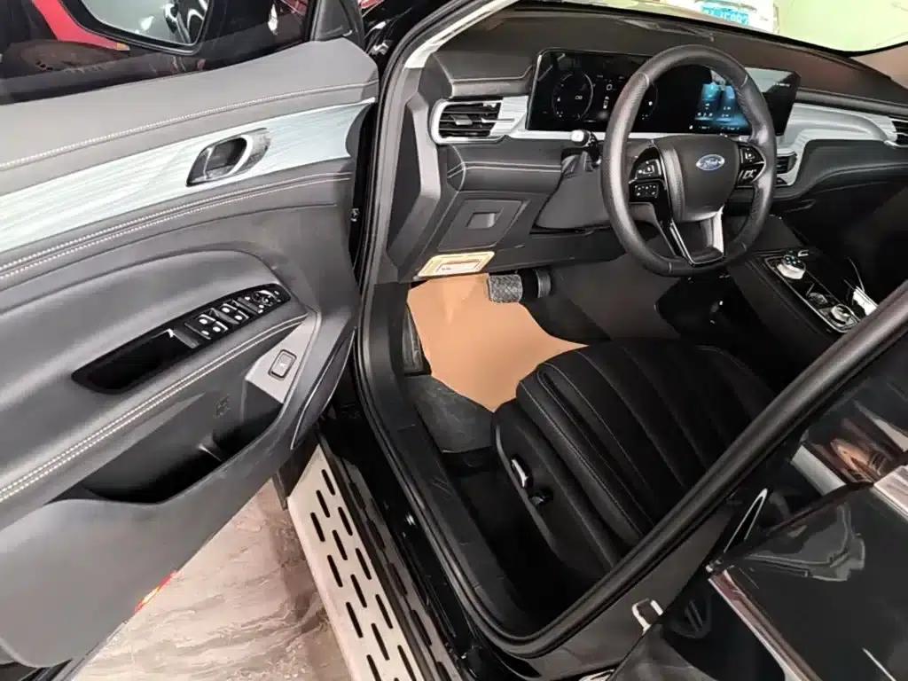 Lingyu 2021 EcoBoost 225 Platinum Edition 6-seater — миниатюра 12