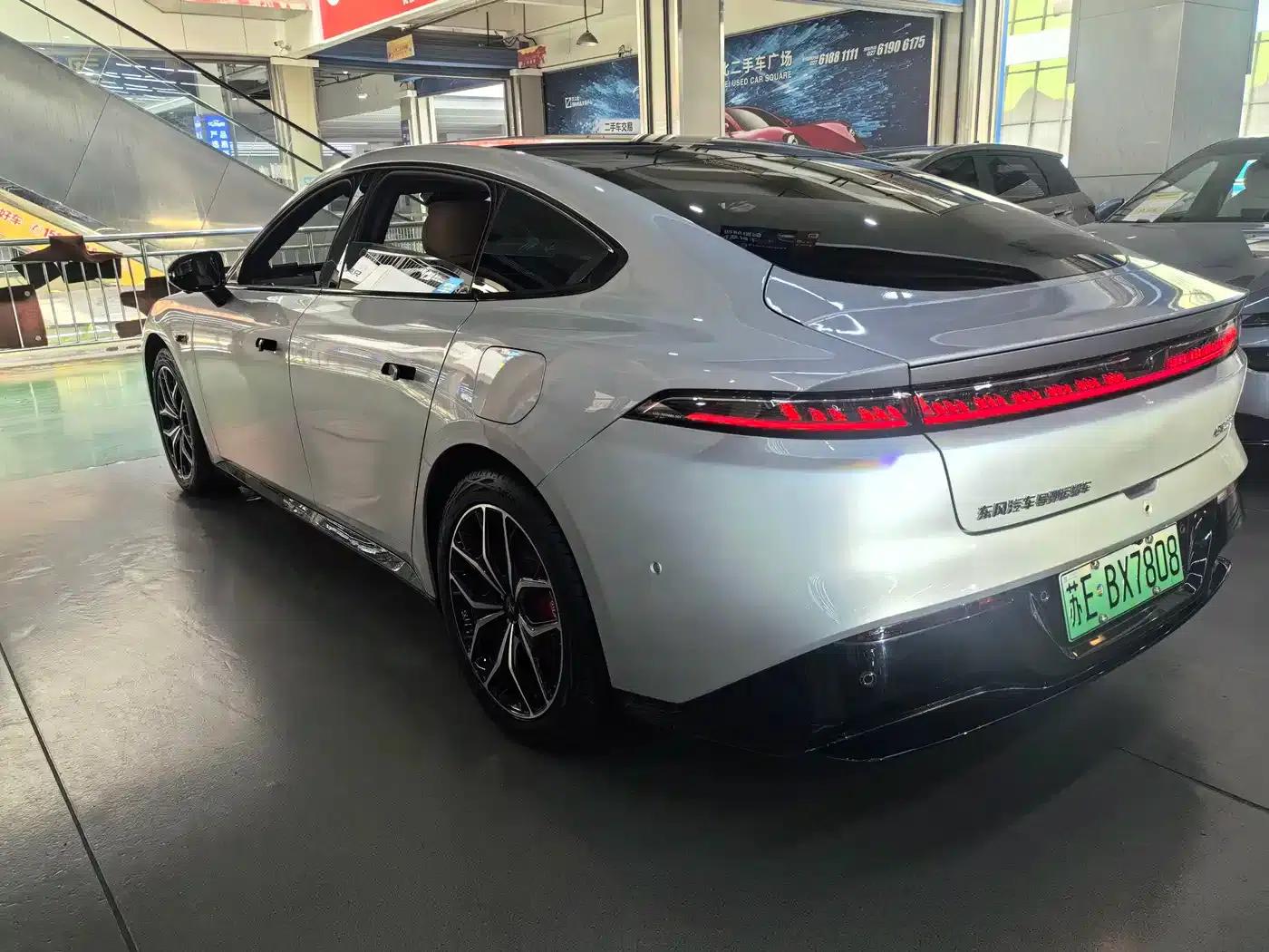 eπ007 2025 Pure Electric 565 AWD Max Navigator Edition — миниатюра 11