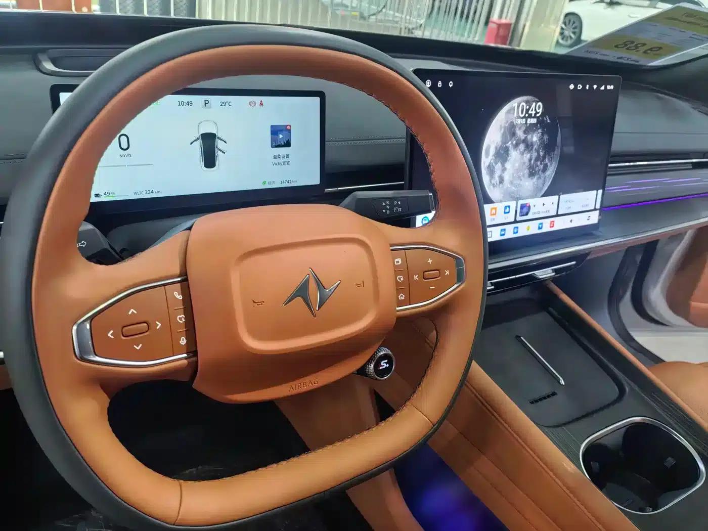 eπ007 2025 Pure Electric 565 AWD Max Navigator Edition — миниатюра 8