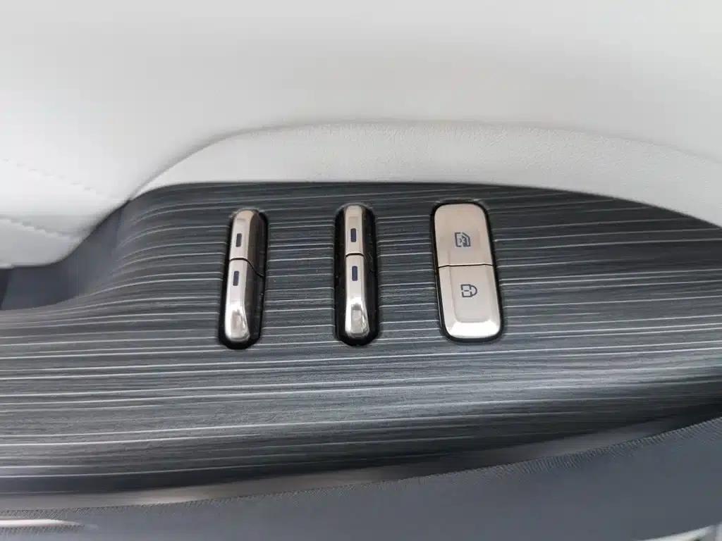 eπ008 2025 Model 210Ultra Intelligent Driving Edition 5-Seater — миниатюра 9