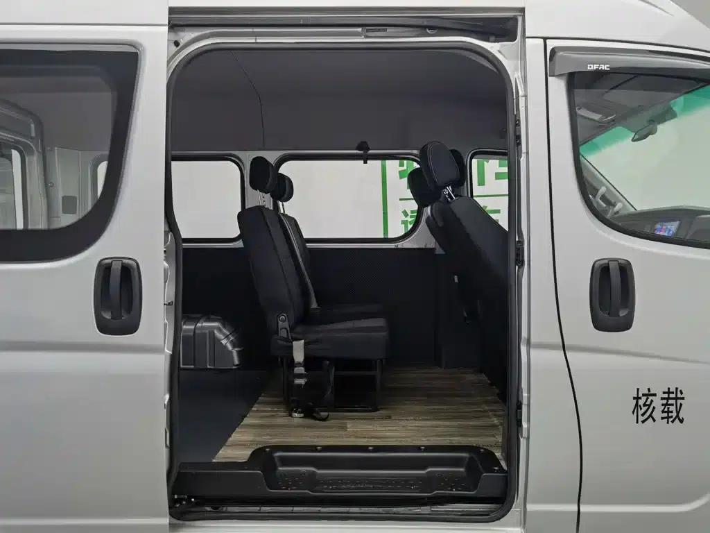 Yufeng 2023 V9+ 2.0T Manual Front-Wheel Drive Multi-Functional Short Wheelbase Mid-Roof 5/6 Seat — миниатюра 15