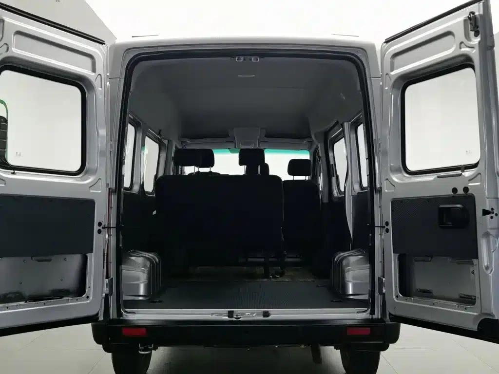 Yufeng 2023 V9+ 2.0T Manual Front-Wheel Drive Multi-Functional Short Wheelbase Mid-Roof 5/6 Seat — миниатюра 16