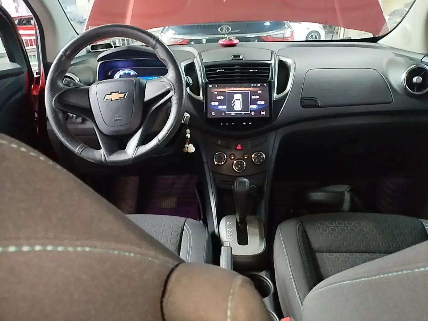 Chevrolet Trax 2016 1.4T Automatic Two-Wheel Drive Comfort Version with Sunroof — миниатюра 12