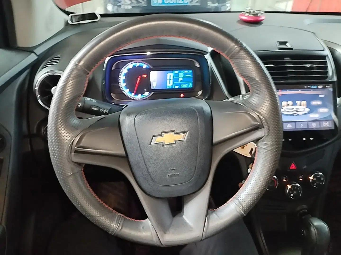 Chevrolet Trax 2016 1.4T Automatic Two-Wheel Drive Comfort Version with Sunroof — миниатюра 13