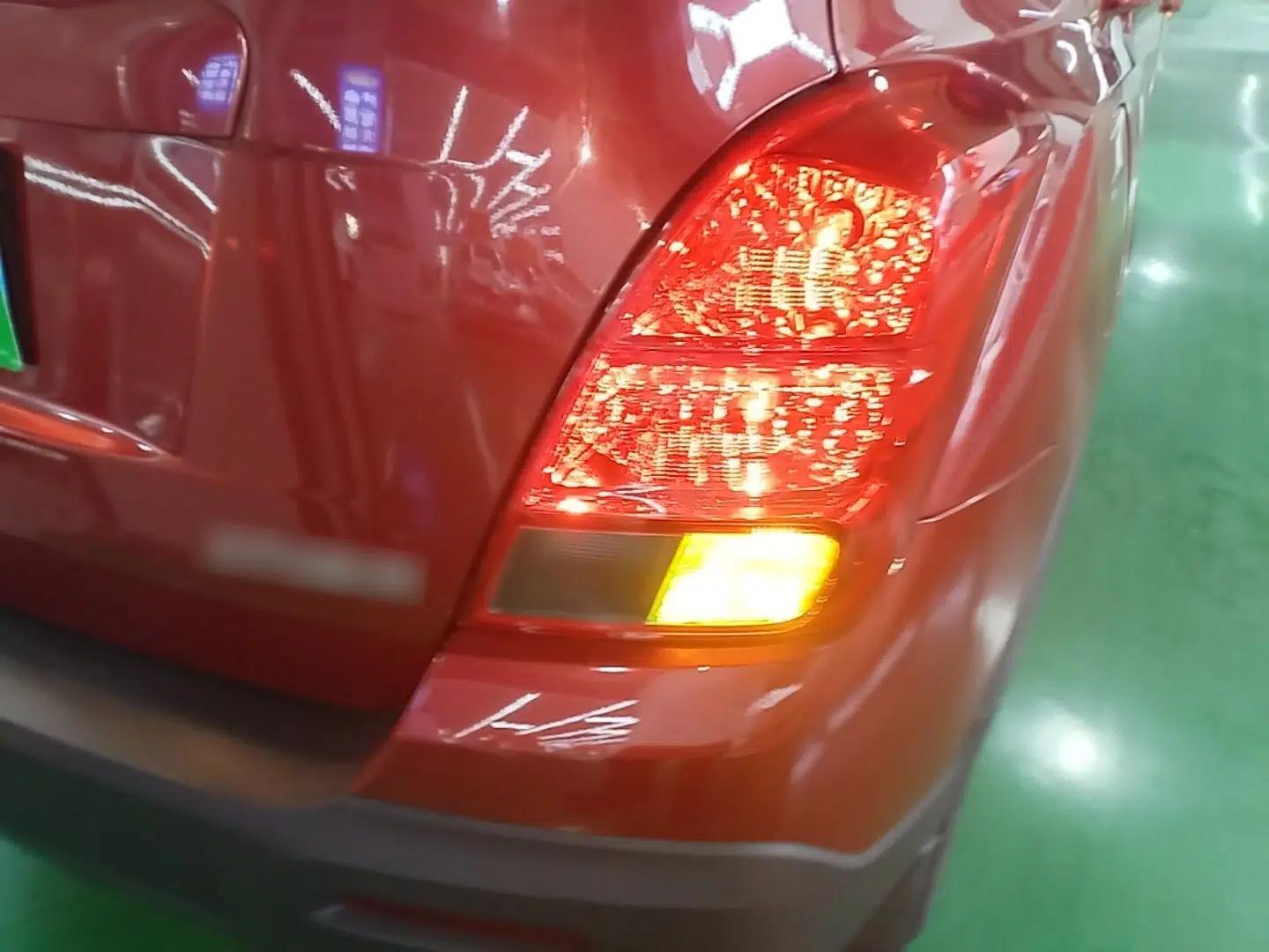 Chevrolet Trax 2016 1.4T Automatic Two-Wheel Drive Comfort Version with Sunroof — миниатюра 9