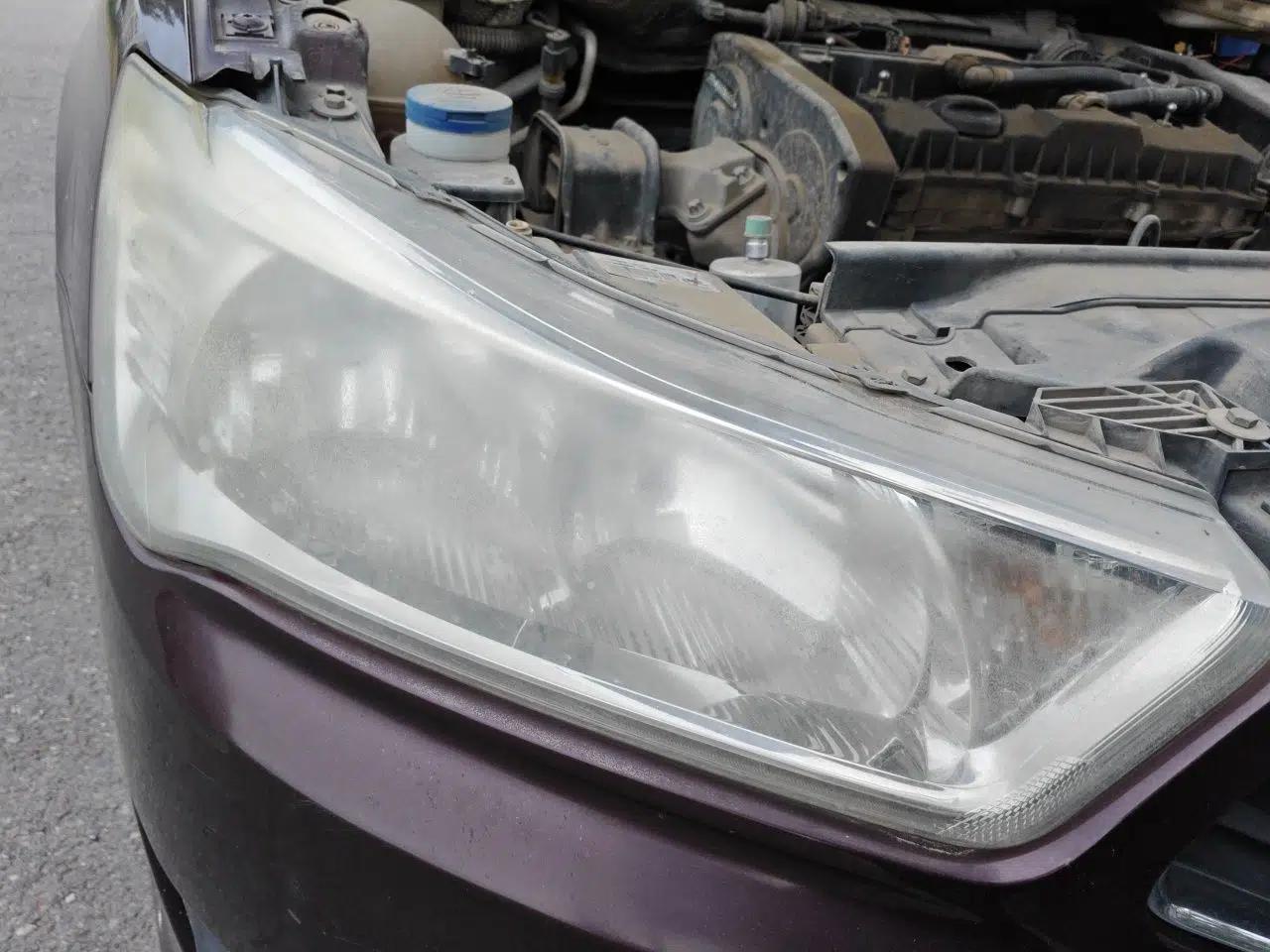 Citroen C-Quatre 2013 Sedan 1.6L Manual - Prestige Model — миниатюра 7