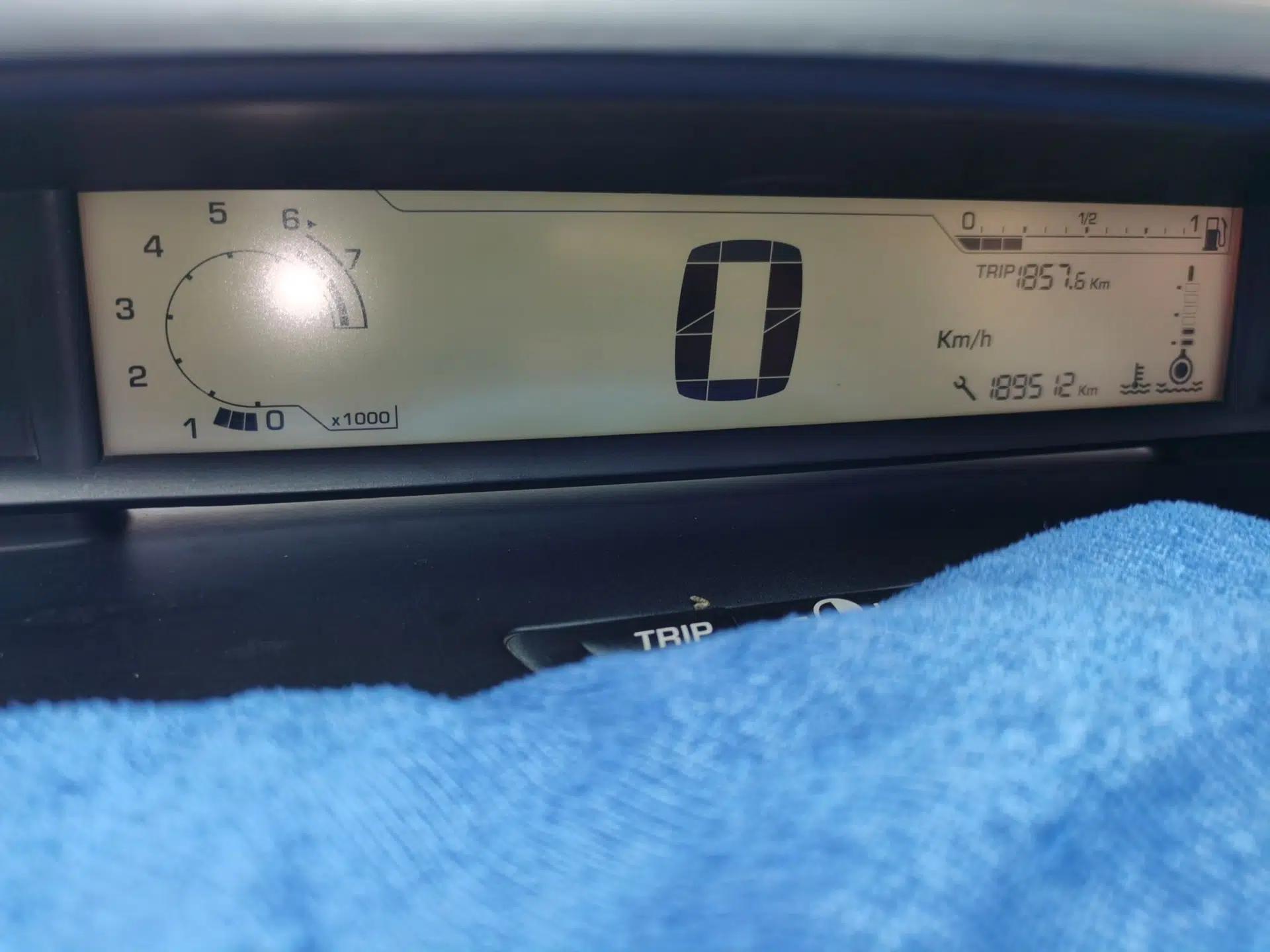 Citroen C-Quatre 2011 Sedan 1.6L Manual Fashion Edition — миниатюра 11
