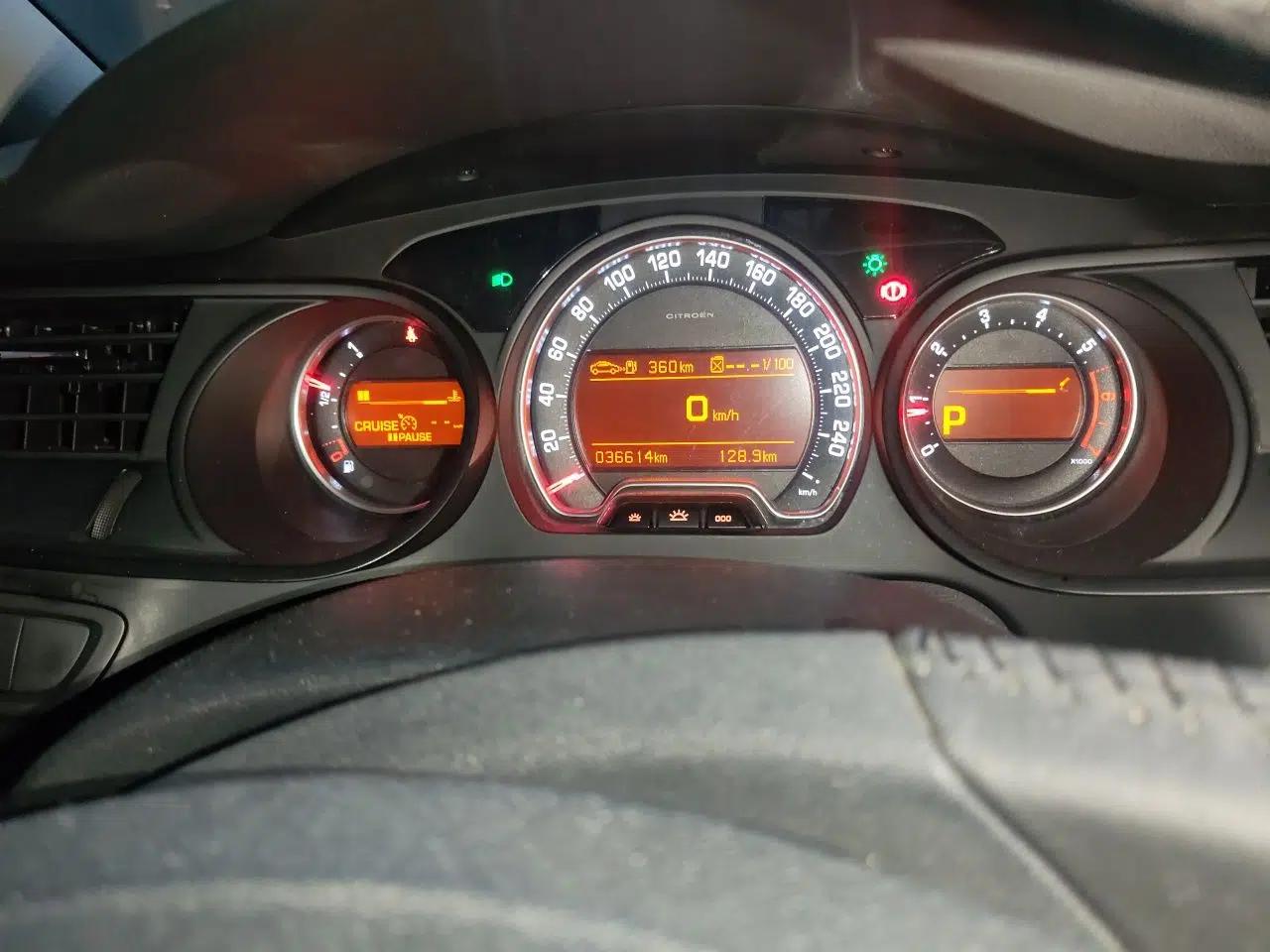 Citroen C5 2013 2.0L Automatic Luxury Model — миниатюра 11