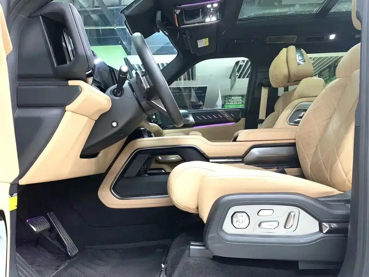 Leopard 8 2025 Smart & Brave Flagship Edition 7-Seater — миниатюра 2