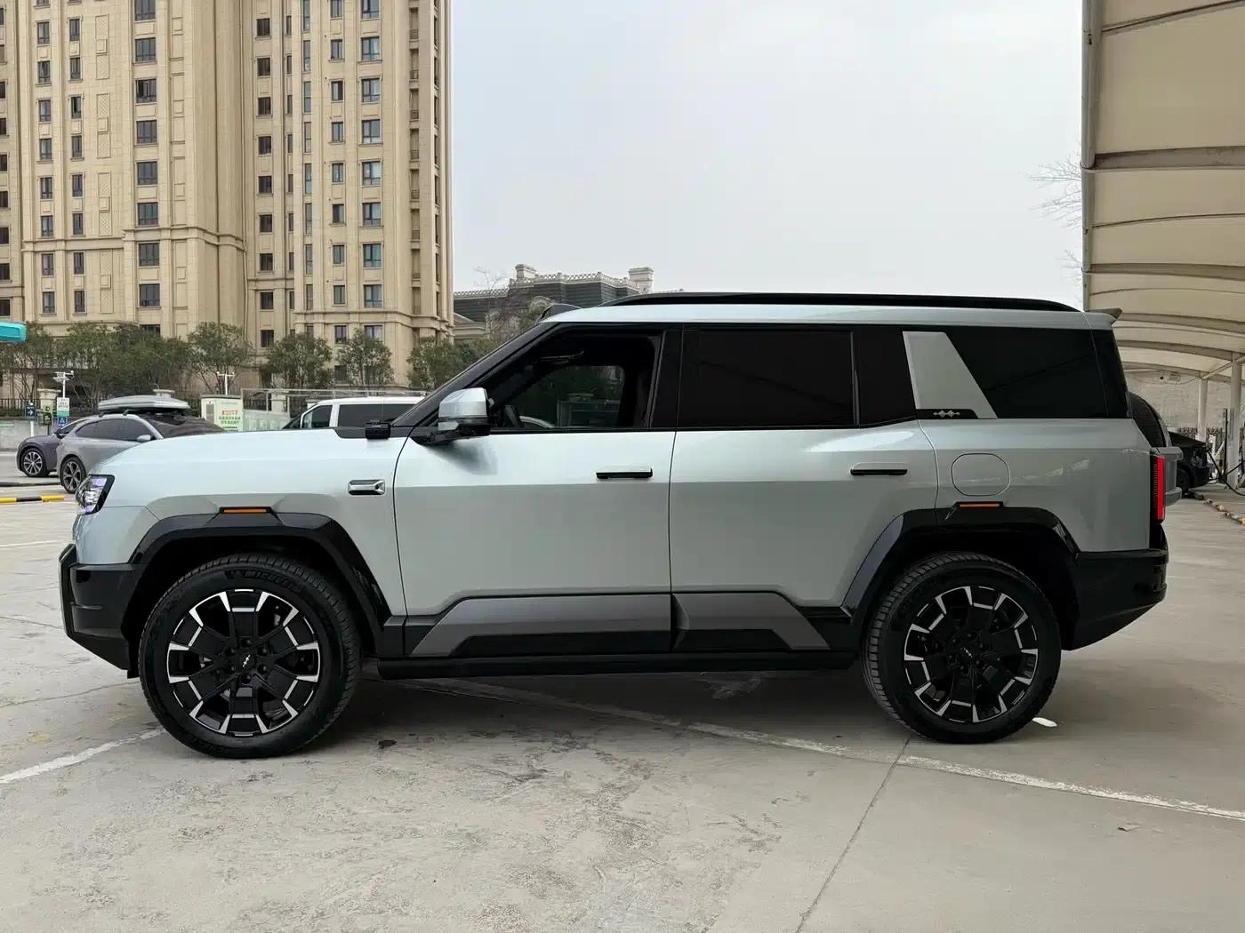 Leopard 8 2025 Smart & Brave Flagship Edition 6-seater — миниатюра 4