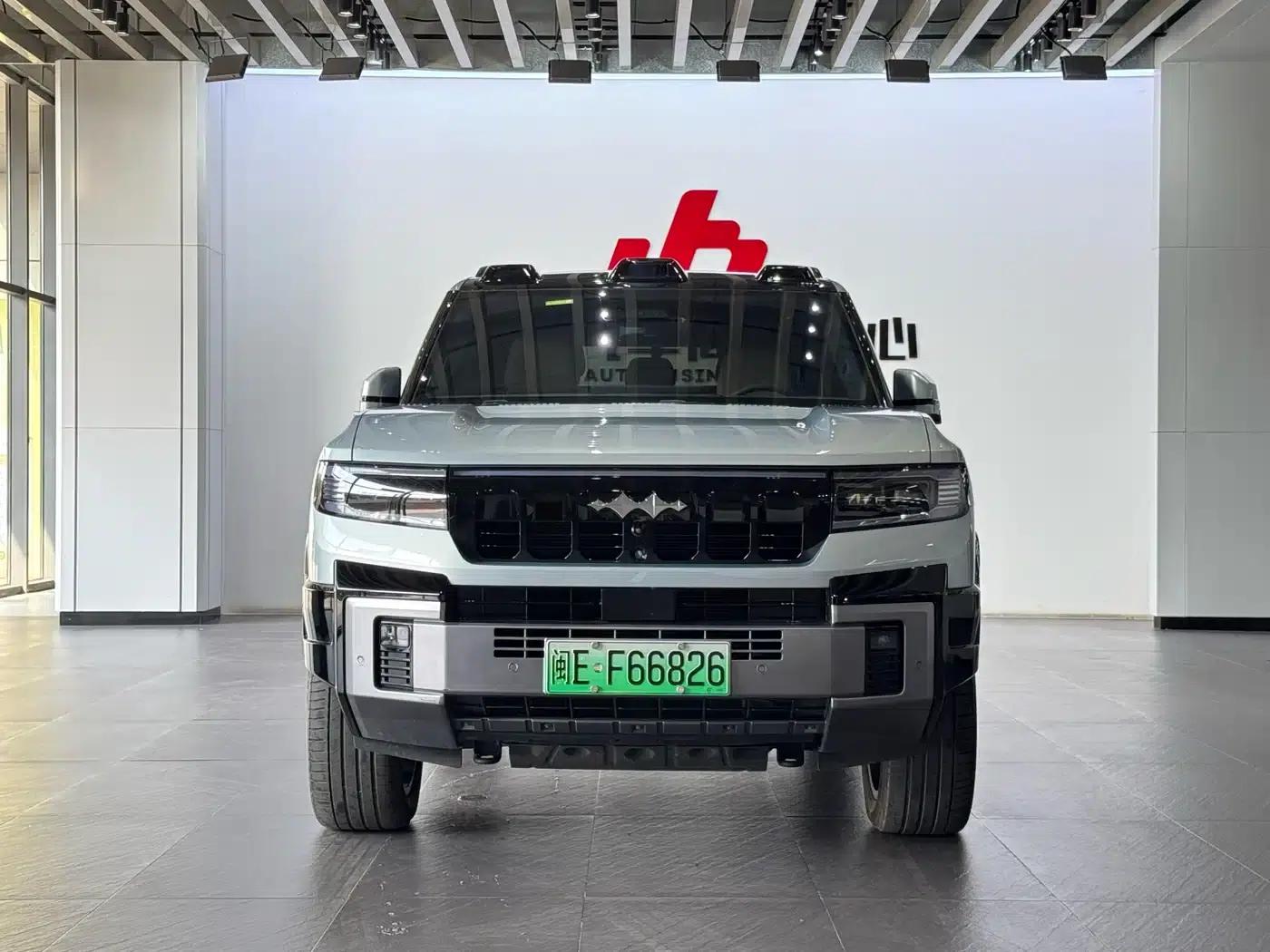 Leopard 8 2025 Smart & Brave Flagship Edition 7-Seater — миниатюра 2