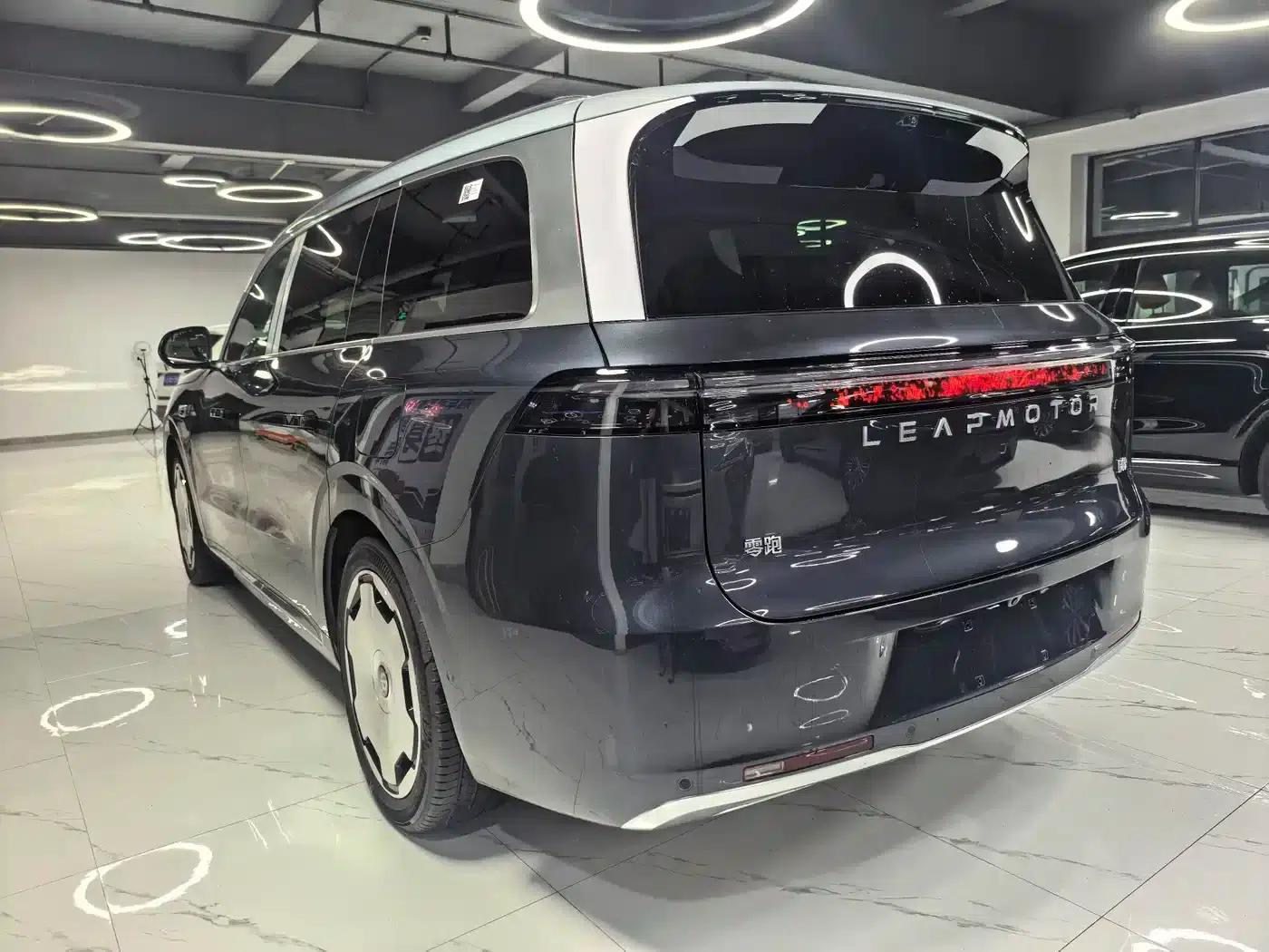 Leapmotor D19 2026 Range Extended 500 Smart Edition (7-seater) — миниатюра 6
