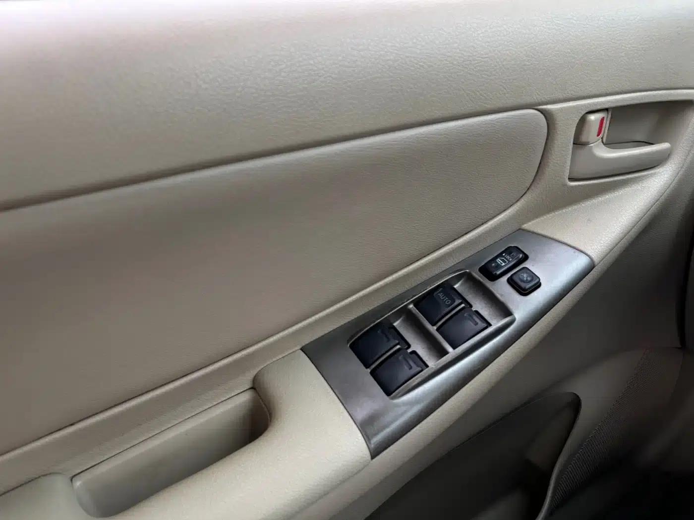 Corolla 2013 1.6L Automatic Premium Edition — миниатюра 13