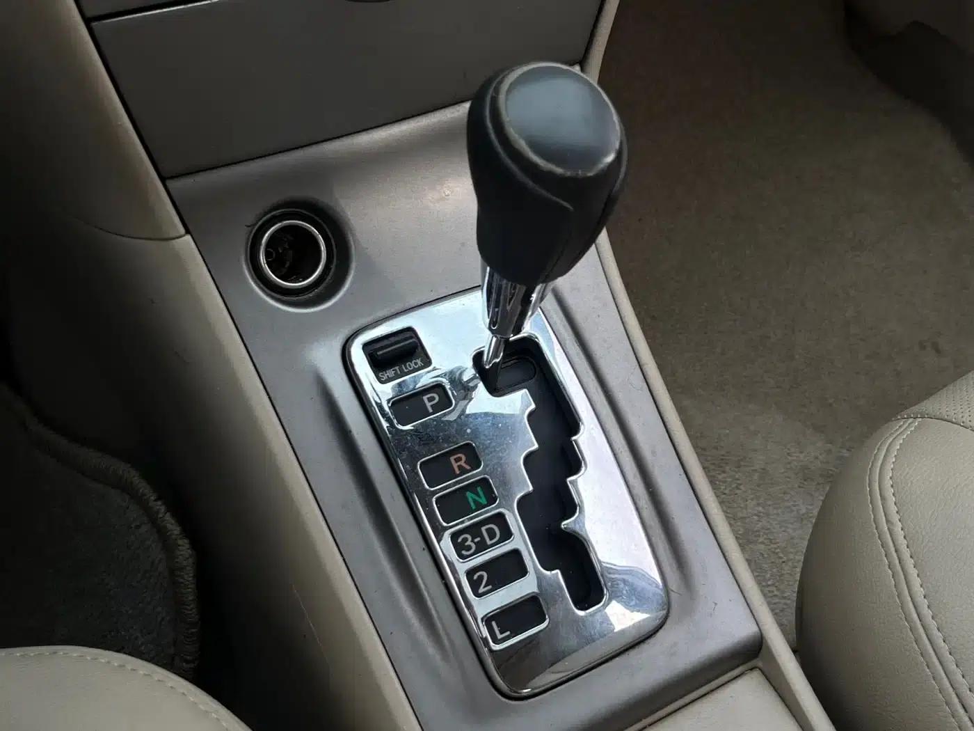 Corolla 2013 1.6L Automatic Premium Edition — миниатюра 17