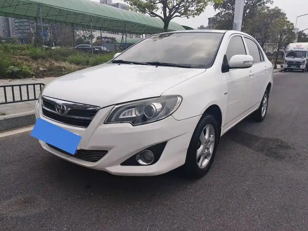 Corolla 2013 1.6L Automatic Premium Edition — миниатюра 1