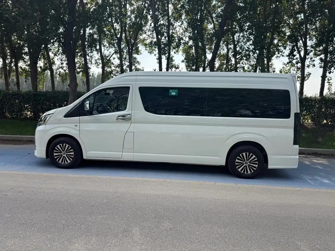 2023 HIACE 3.5L Automatic — миниатюра 11