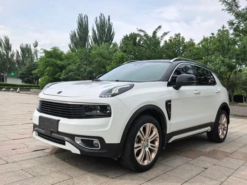 Lynk & Co 01 2017 2.0T 2WD Pro Edition — миниатюра 1