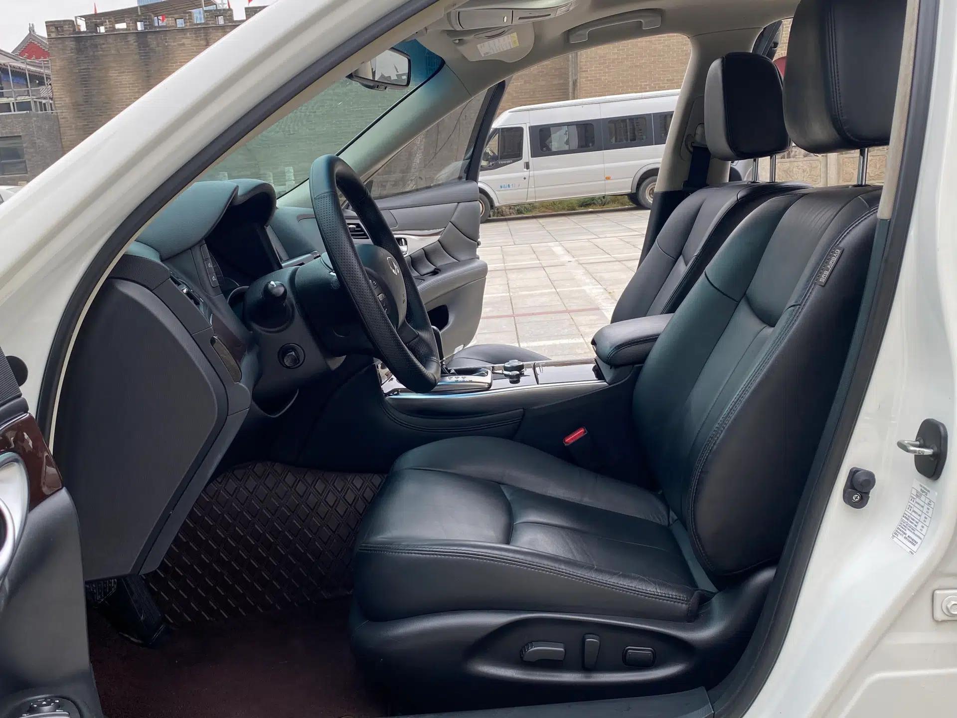 Infiniti Q70 2015 Q70L 2.5L Enjoyment Edition — миниатюра 16