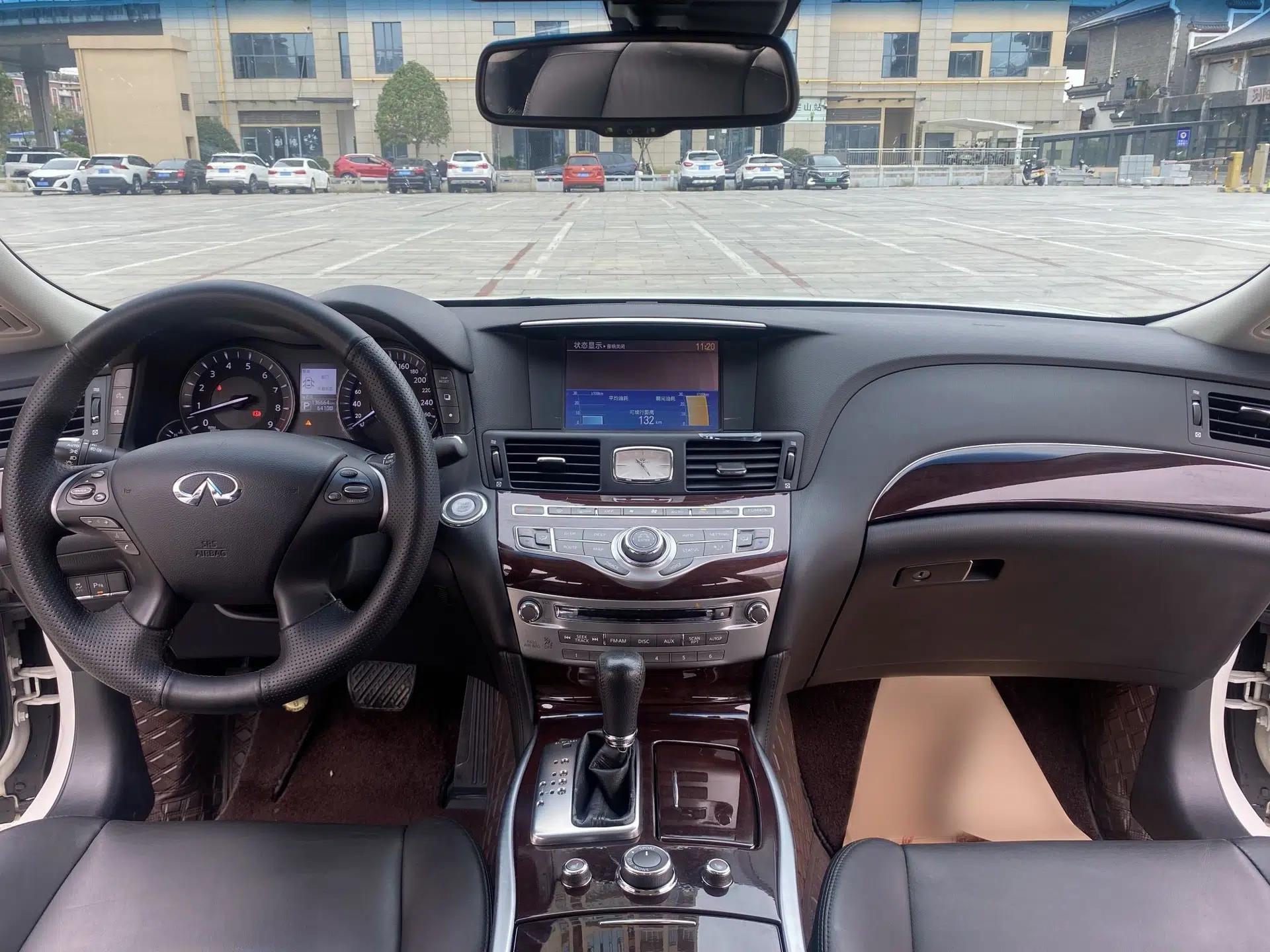 Infiniti Q70 2015 Q70L 2.5L Enjoyment Edition — миниатюра 18
