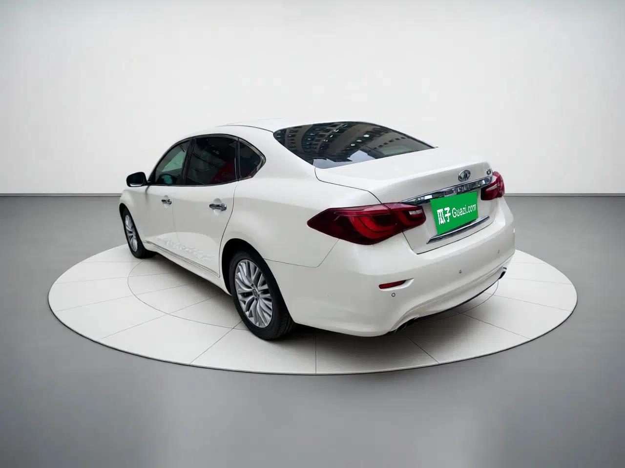 Infiniti Q70 2015 Q70L 2.5L Enjoyment Edition — миниатюра 3