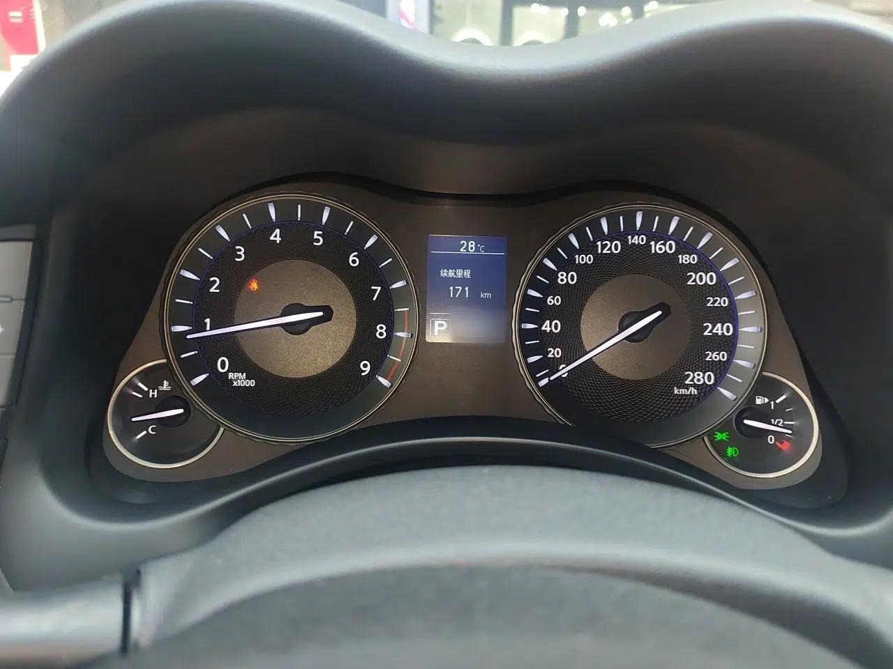 Infiniti Q70 2015 Q70L 2.5L Enjoyment Edition — миниатюра 8