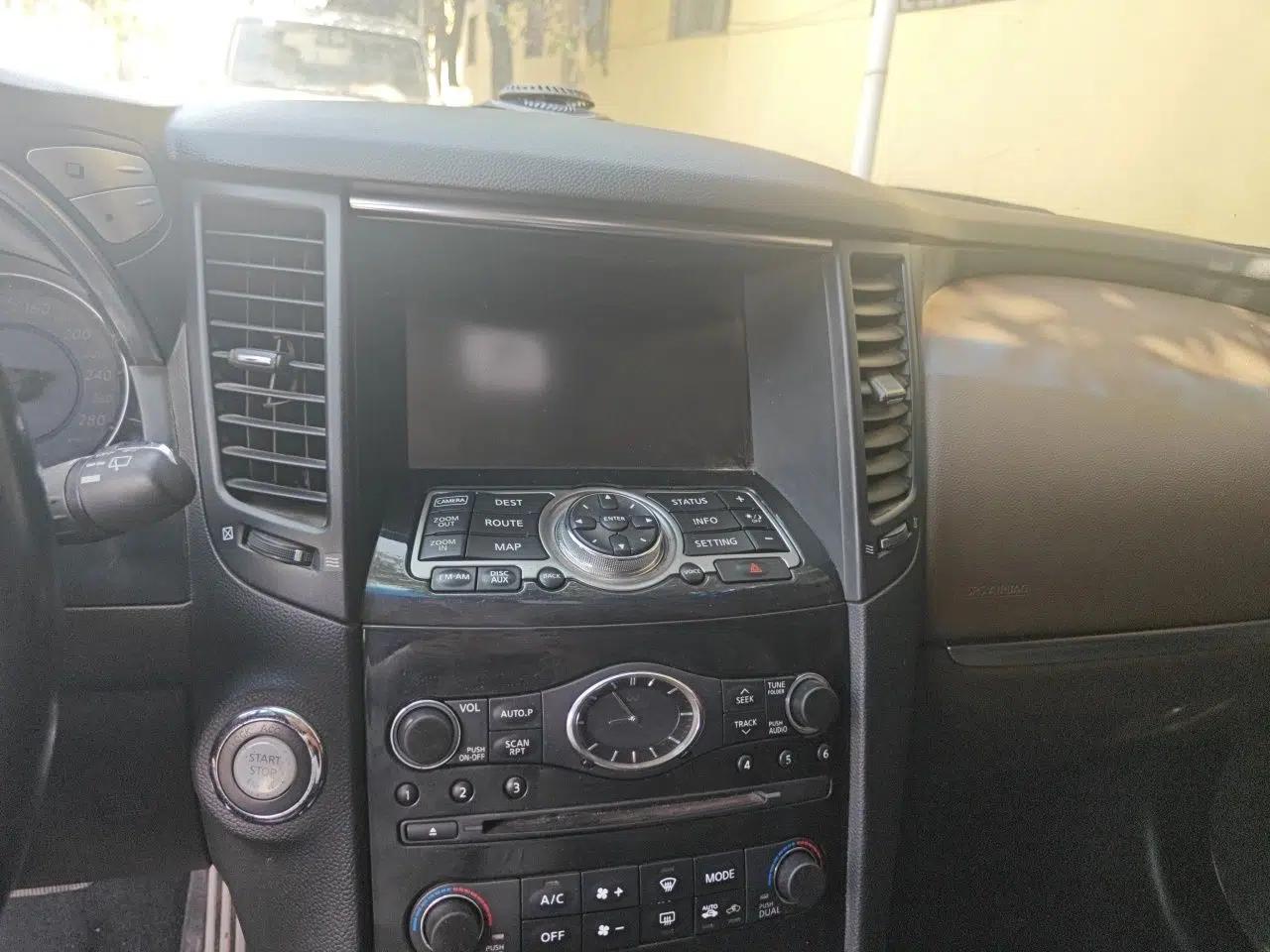 Infiniti QX70 2013 3.7L Standard Edition — миниатюра 13