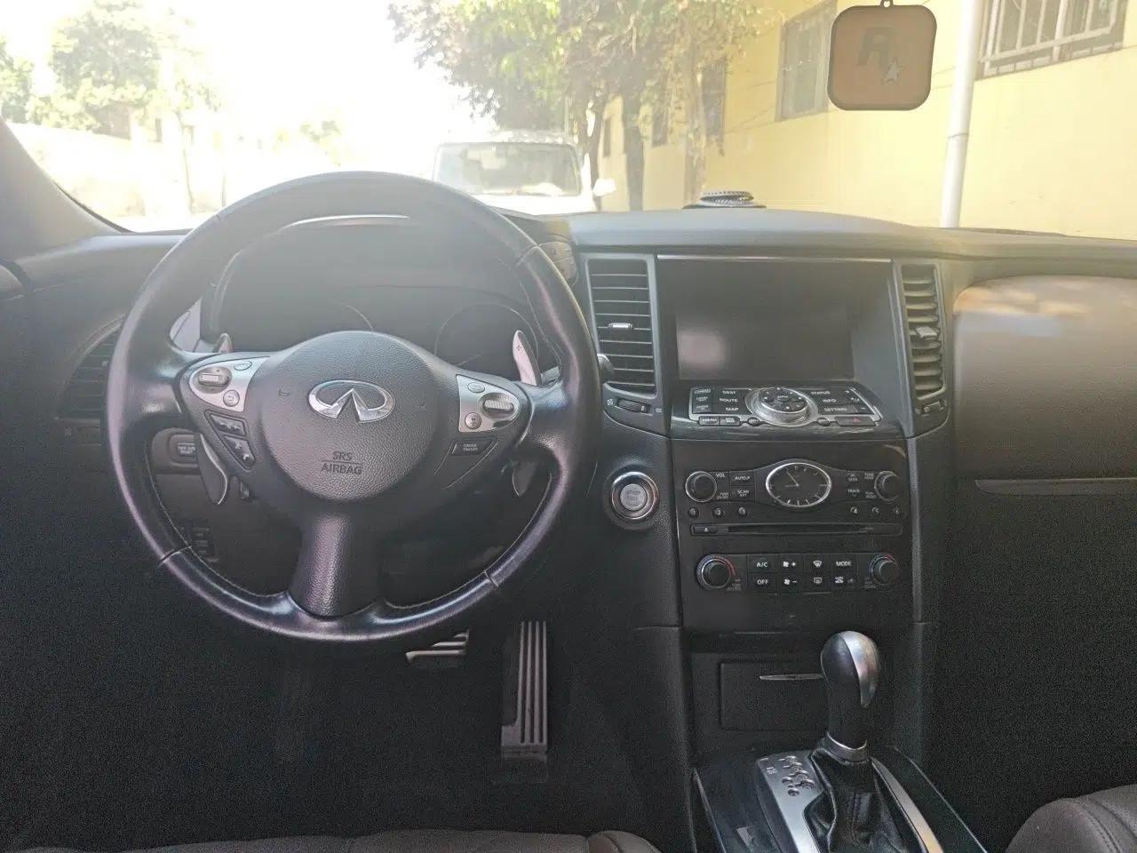 Infiniti QX70 2013 3.7L Standard Edition — миниатюра 9