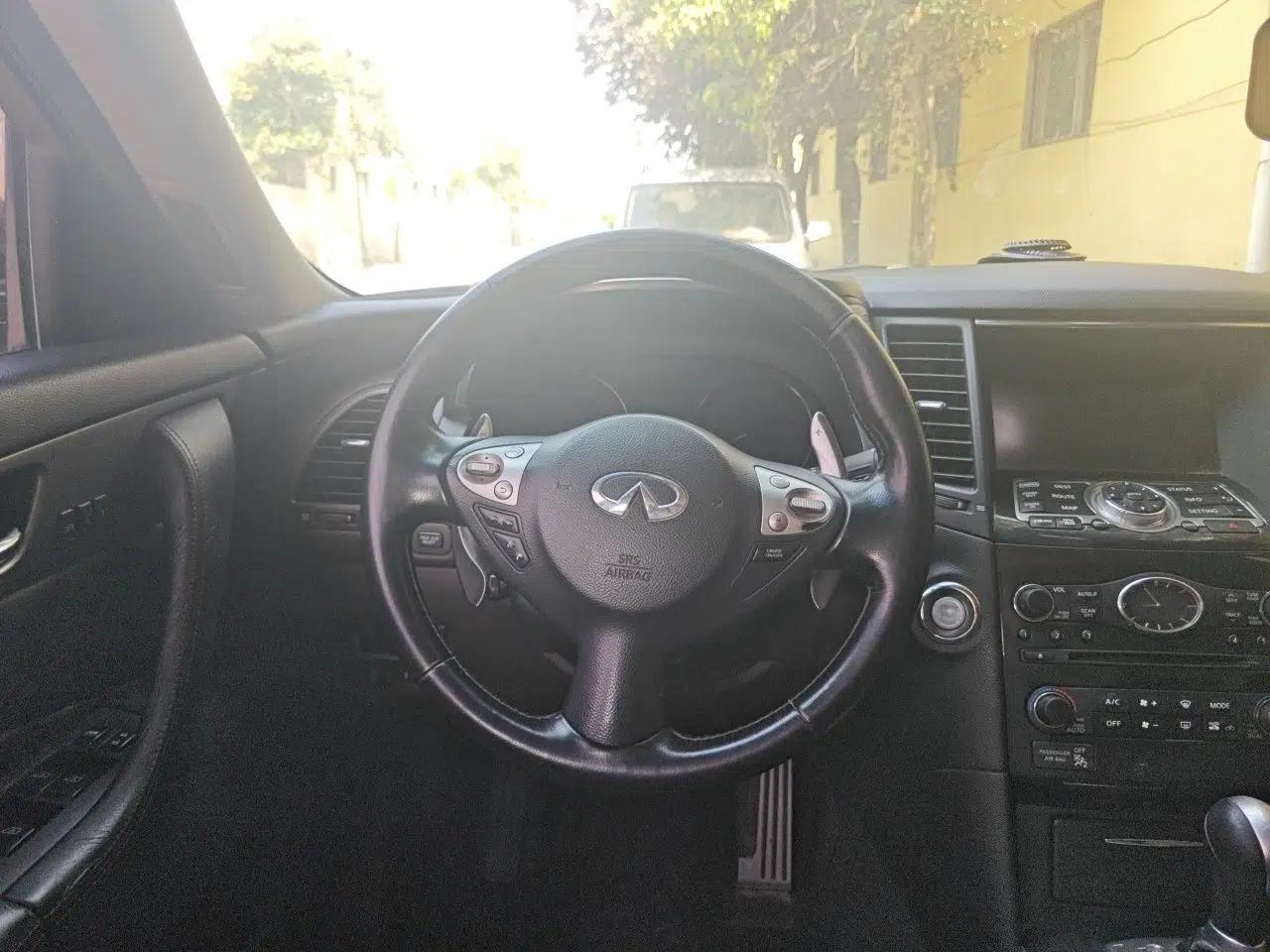 Infiniti QX70 2013 3.7L Standard Edition — миниатюра 10