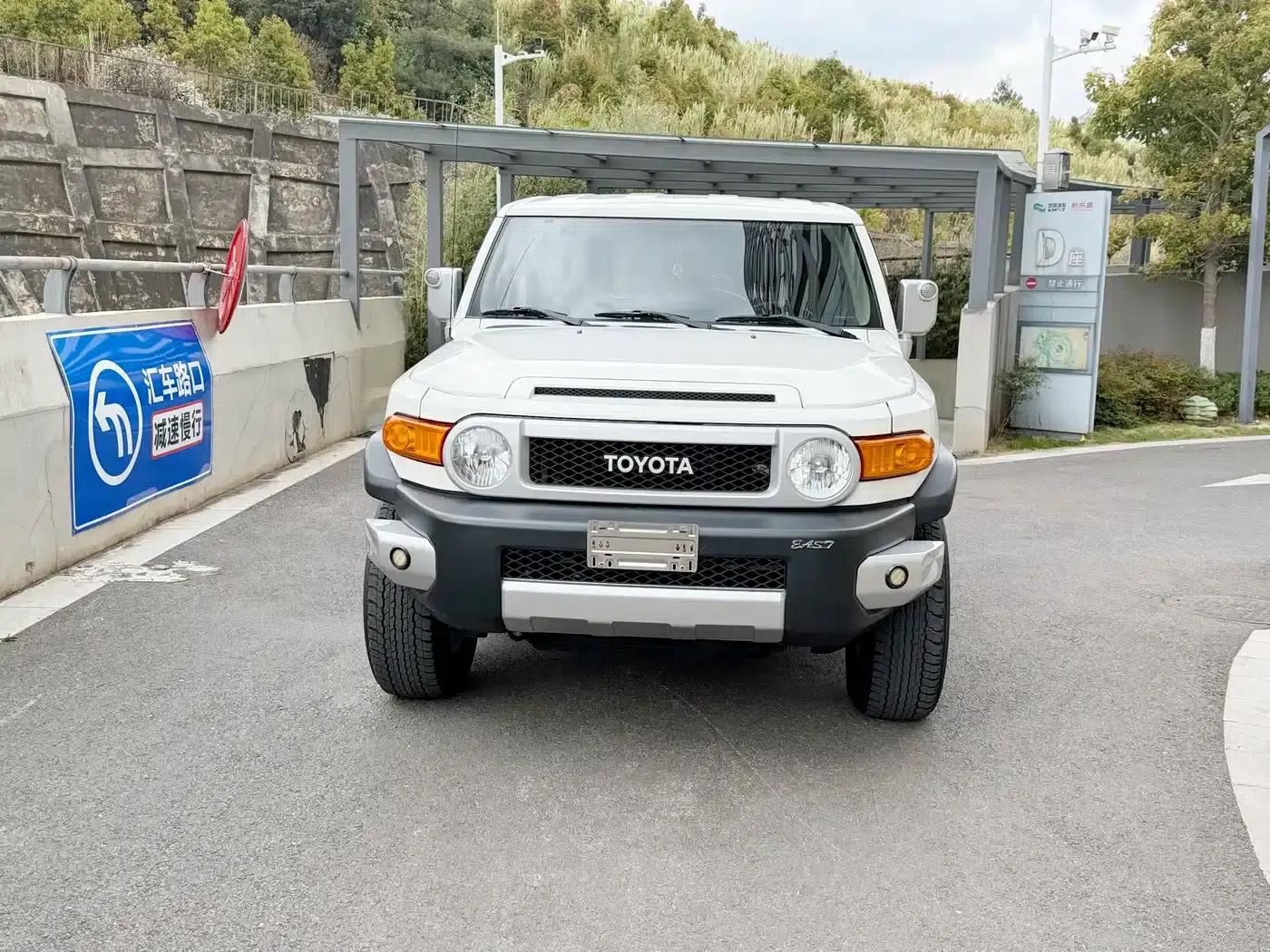 2019 FJ Cruiser 4.0L Middle East Edition — миниатюра 2