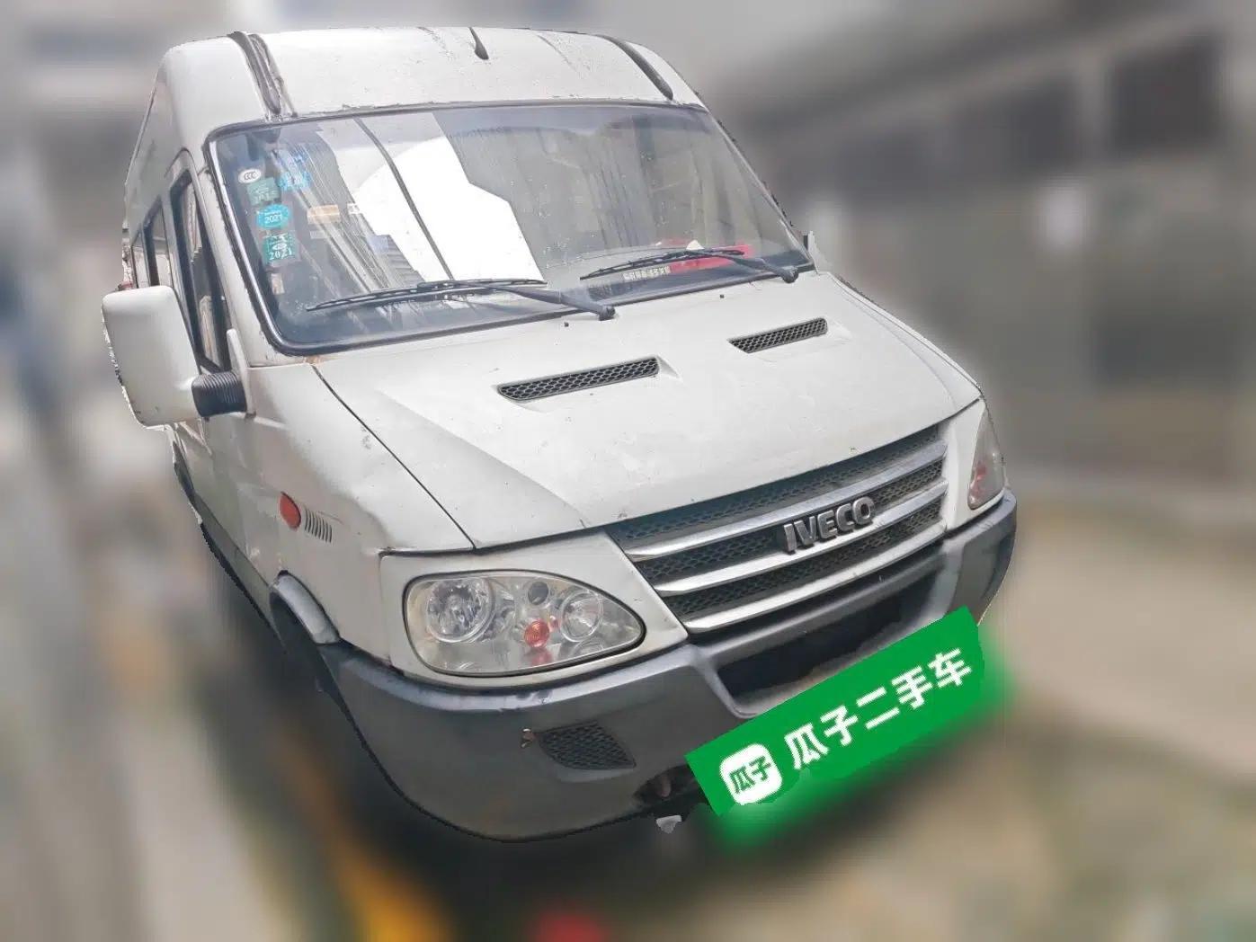 Iveco Power Daily 2013 2.5T manual diesel 5-seater — миниатюра 3