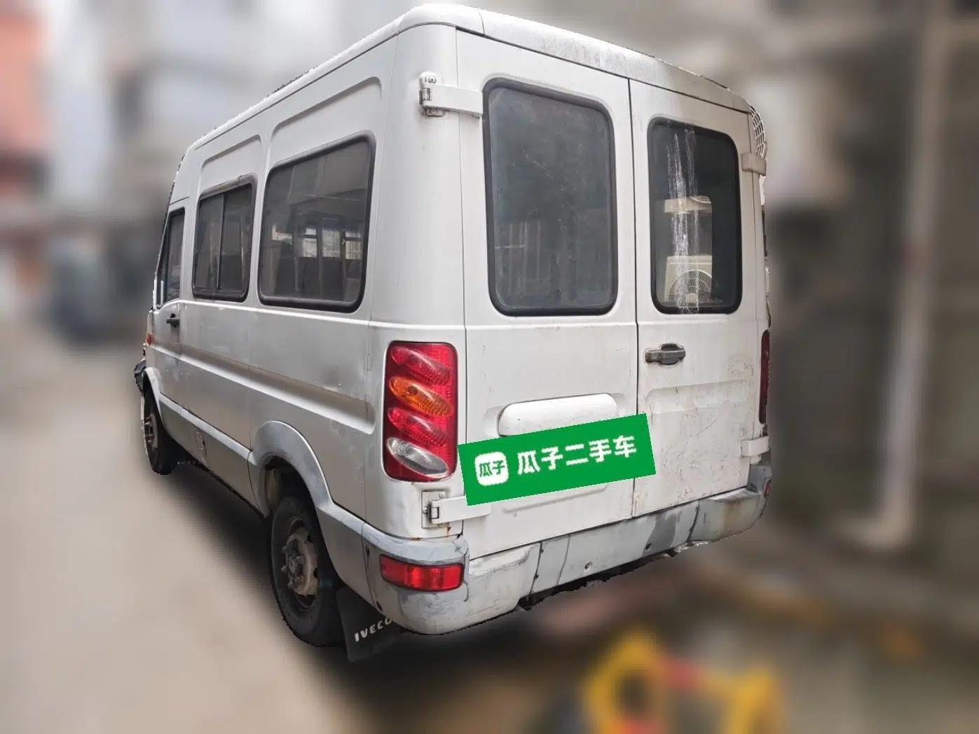 Iveco Power Daily 2013 2.5T manual diesel 5-seater — миниатюра 4