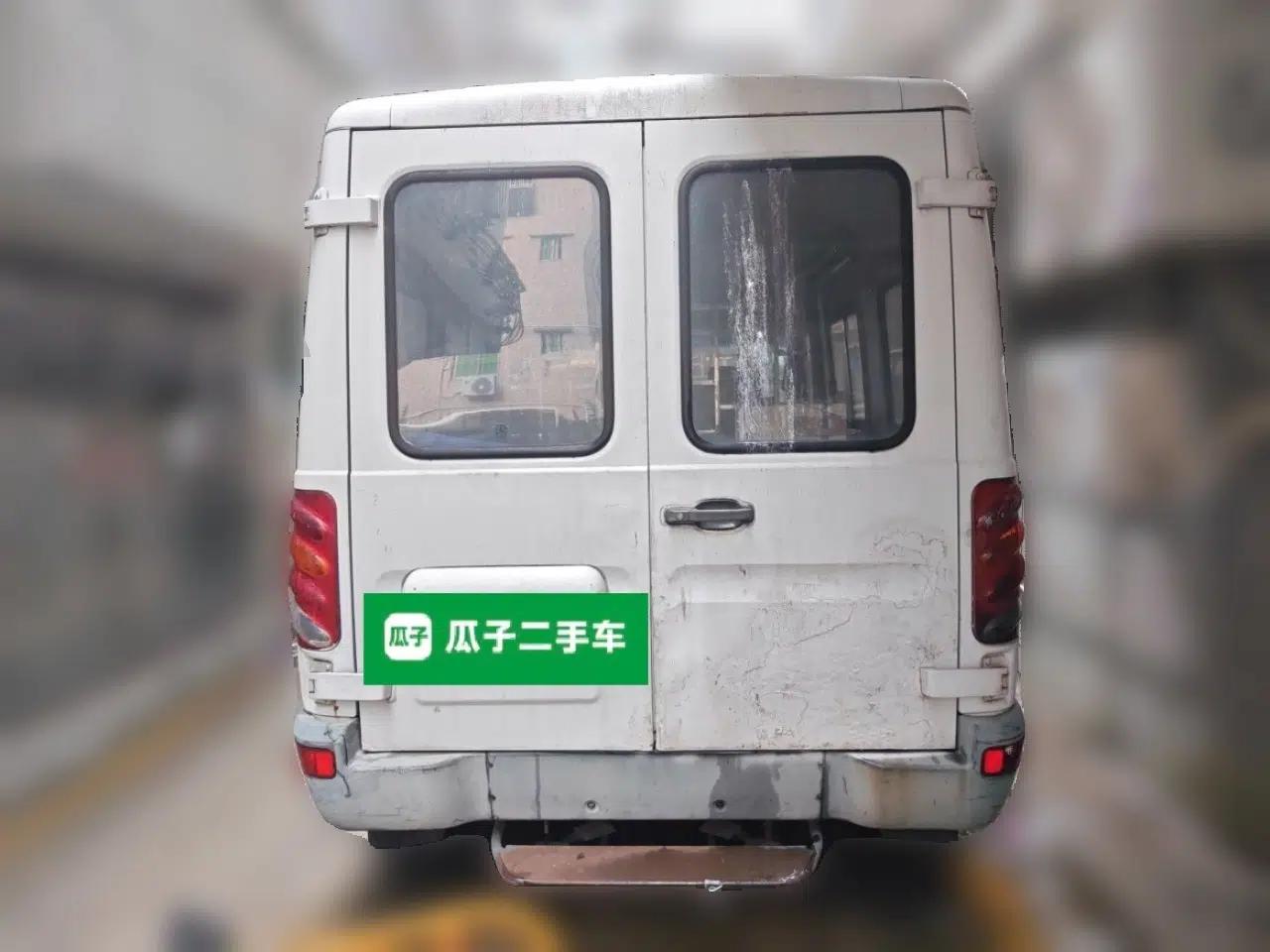 Iveco Power Daily 2013 2.5T manual diesel 5-seater — миниатюра 5