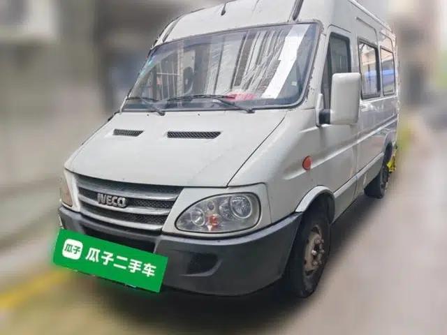 Iveco Power Daily 2013 2.5T manual diesel 5-seater