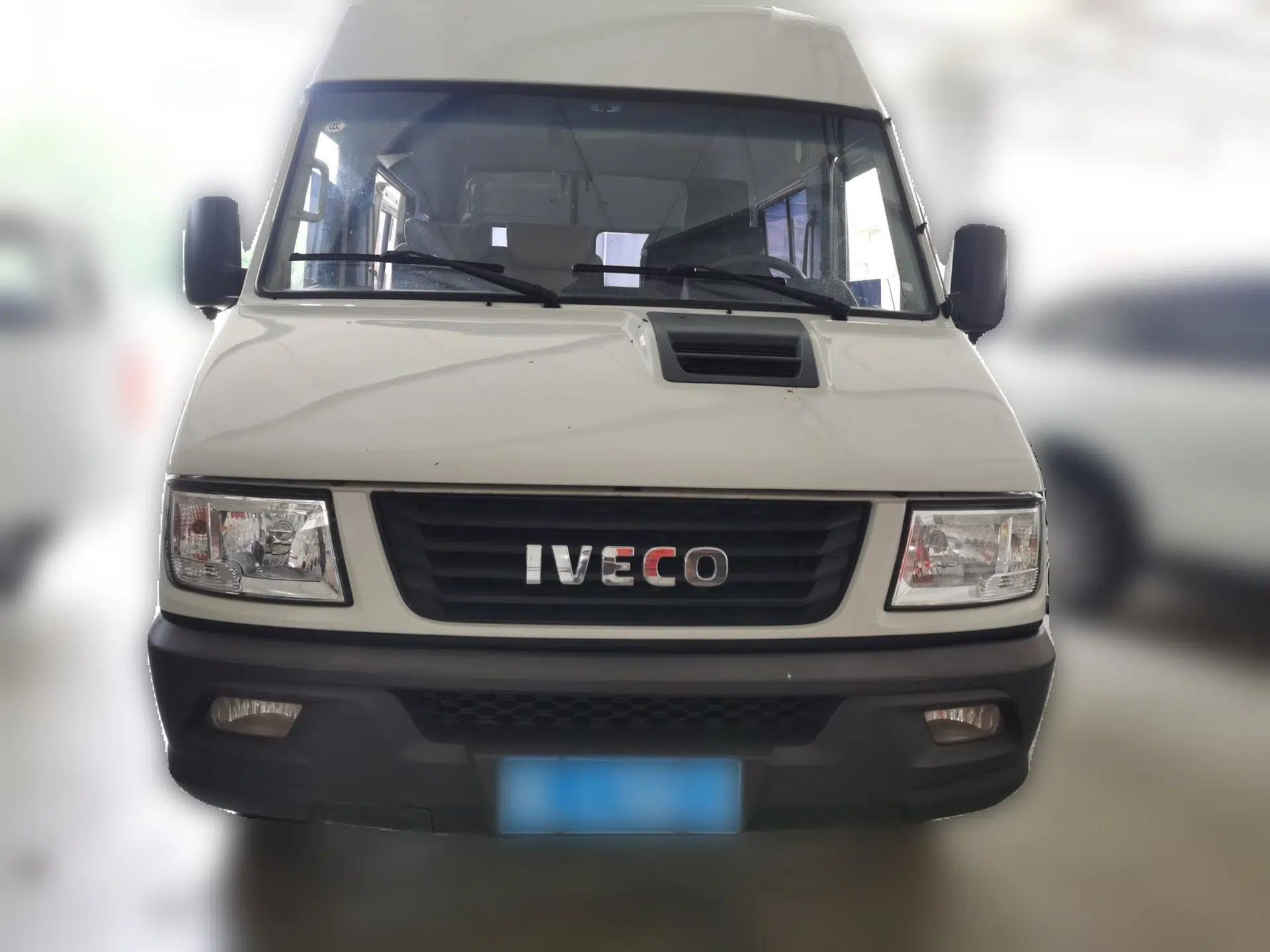 Iveco Daily 2020 2.5T A35 Passenger Van Single-Tire Mid-Roof Design 5-9 Seats China V Emission Standard — миниатюра 2