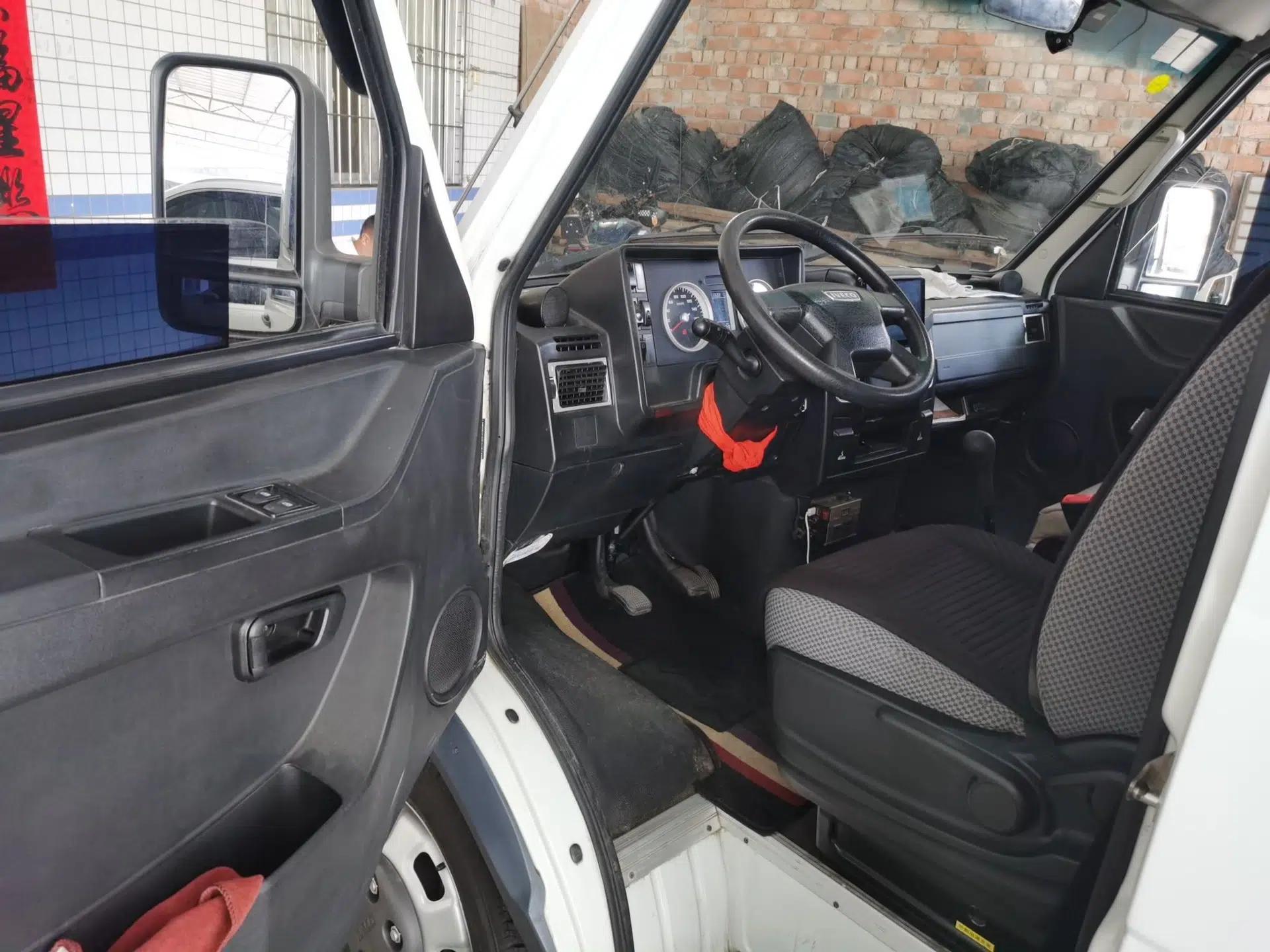Iveco Daily 2020 2.5T A35 Passenger Van Single-Tire Mid-Roof Design 5-9 Seats China V Emission Standard — миниатюра 16