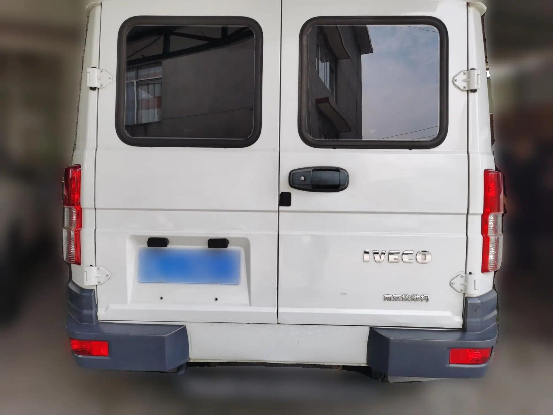 Iveco Daily 2020 2.5T A35 Passenger Van Single-Tire Mid-Roof Design 5-9 Seats China V Emission Standard — миниатюра 5