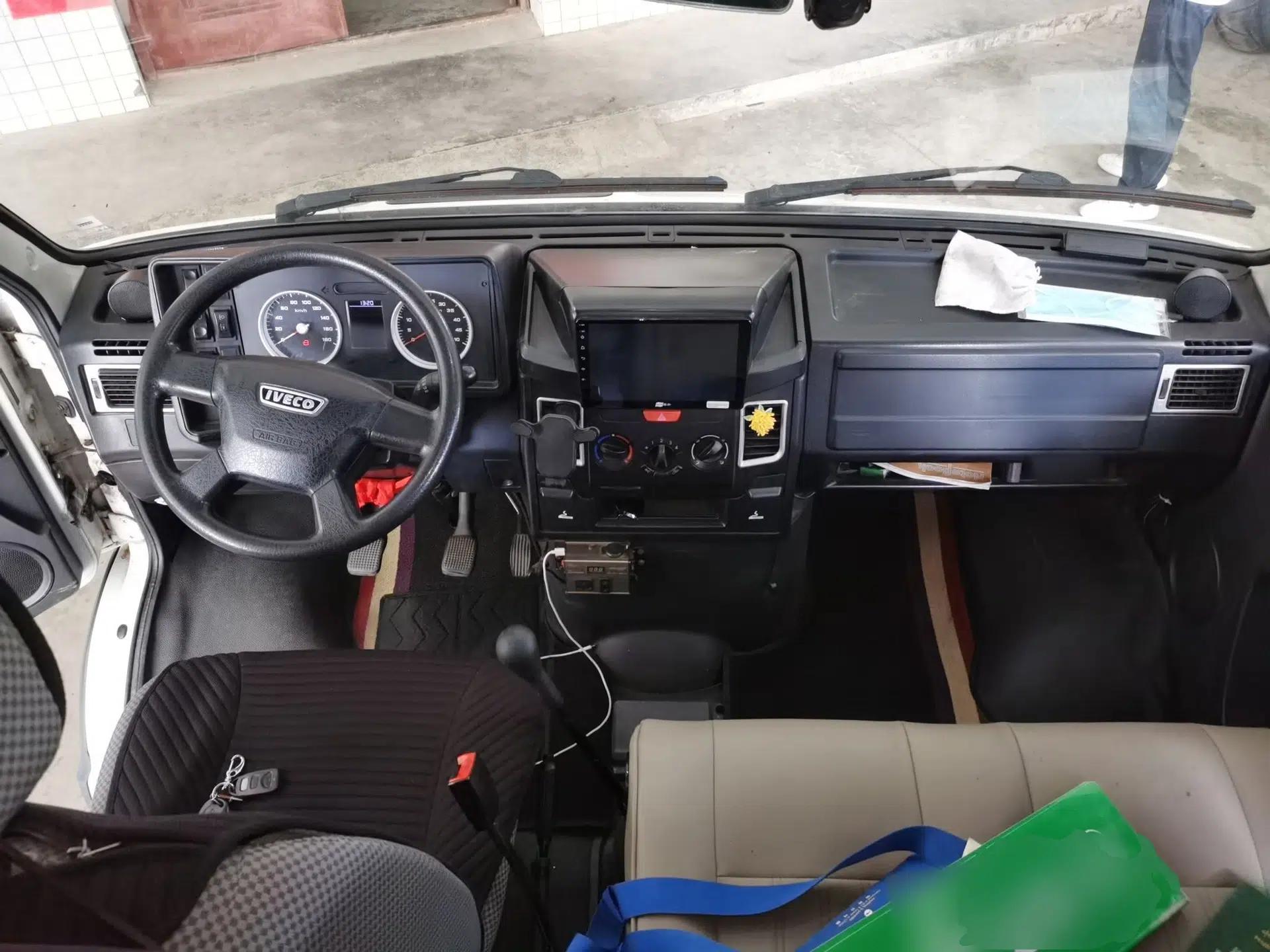 Iveco Daily 2020 2.5T A35 Passenger Van Single-Tire Mid-Roof Design 5-9 Seats China V Emission Standard — миниатюра 9